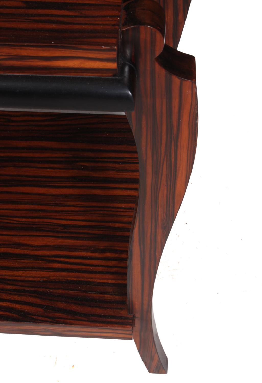 Art Deco Macassar ebony occasional table.
An unusual table in Macassar ebony this table has been fully polished and in very good condition through out.

Age: 1930

Style: Art Deco

Material: Macassar Ebony

Origin: Italy

Condition: Very