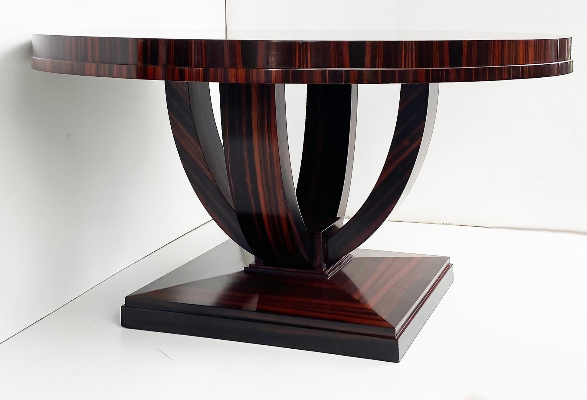 Art Deco Macassar Ebony Round Dining Center Table, Beautifully Veneered Wood In Good Condition For Sale In Miami, FL