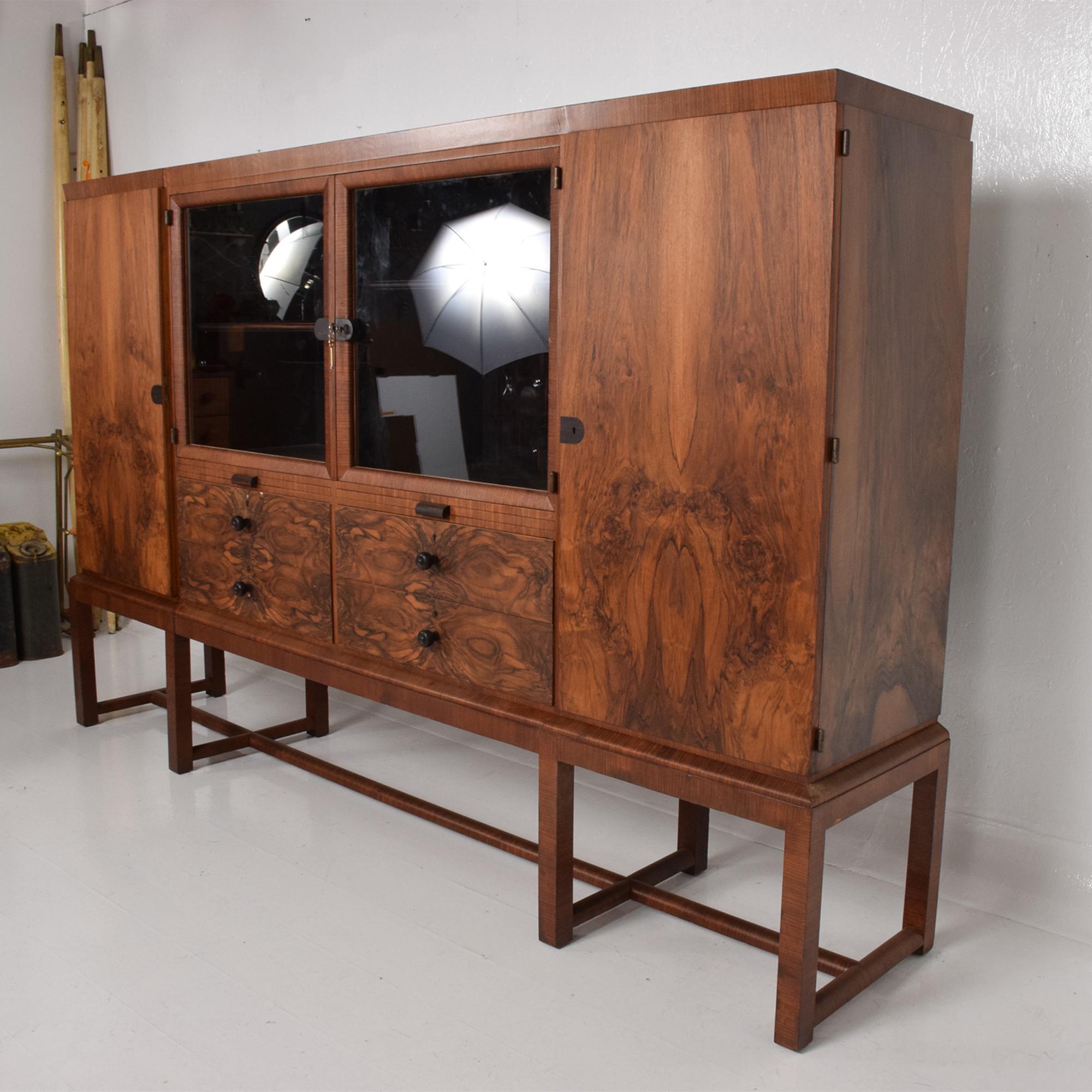 Art Deco cabinet designed by Bruno Paul for Deutsche Werkstätten Hellerau GmbH Germany 1930s. Iconic piece from the Bauhaus period.
Beautiful craftsmanship utilizing exotic woods; features four sections with storage, adjustable shelves, pull-out