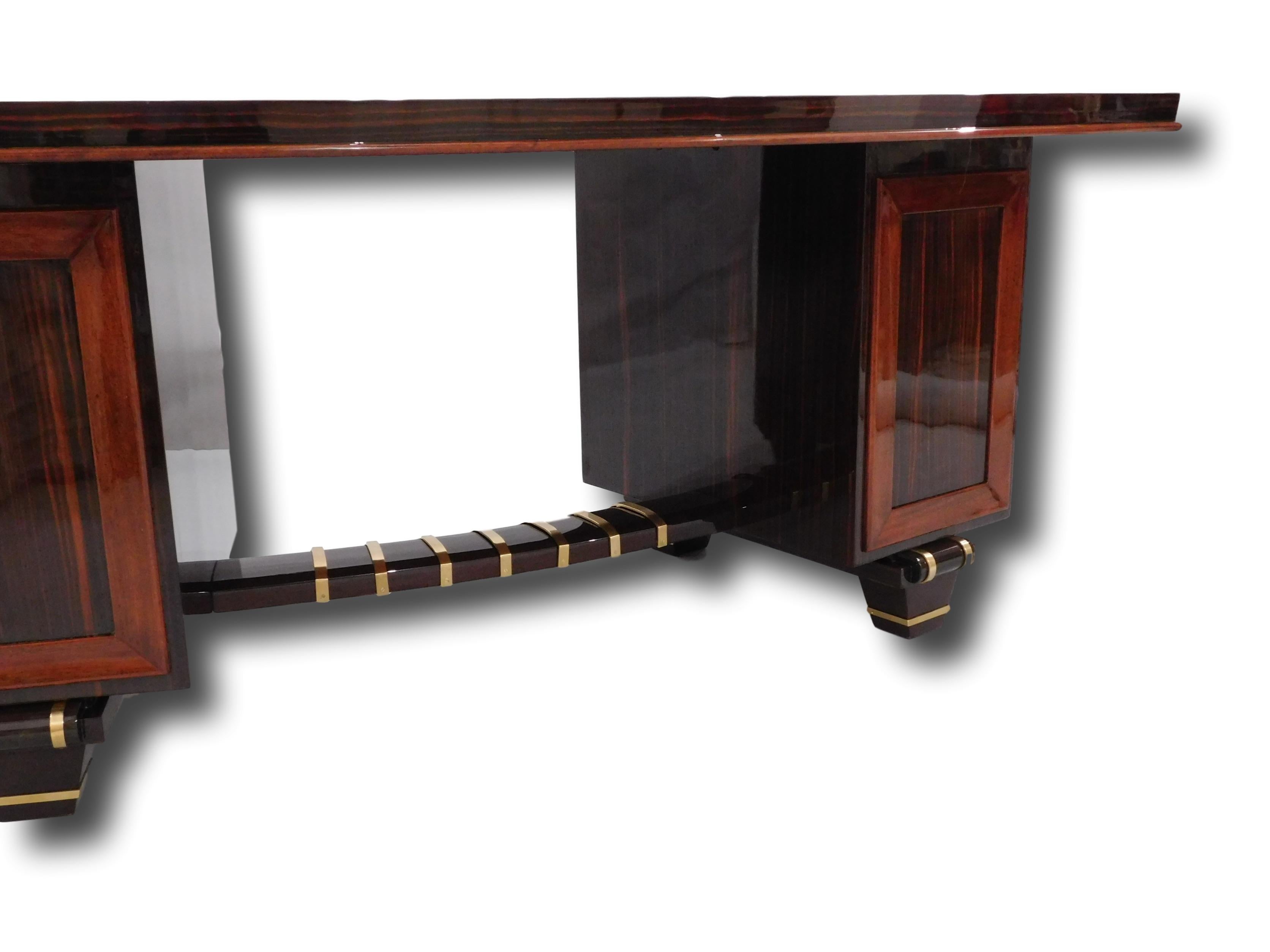 French Art Deco Macassar Pedestal Desk in the Manner of Émile-Jacques Ruhlmann, 1930 For Sale