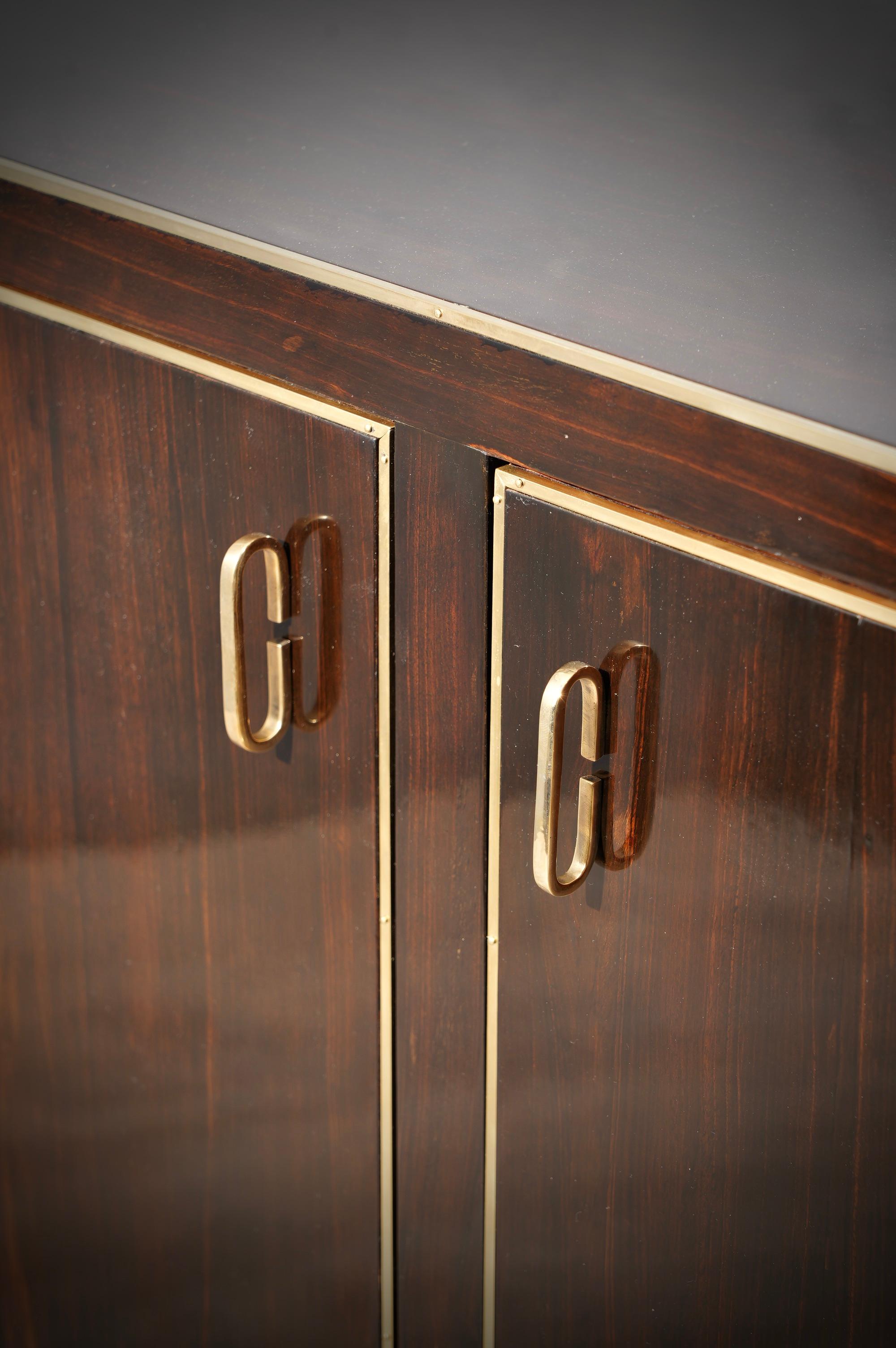 Art Deco Walnut Wood and Brass Italian Dry Bar Sideboard, 1940 For Sale 2