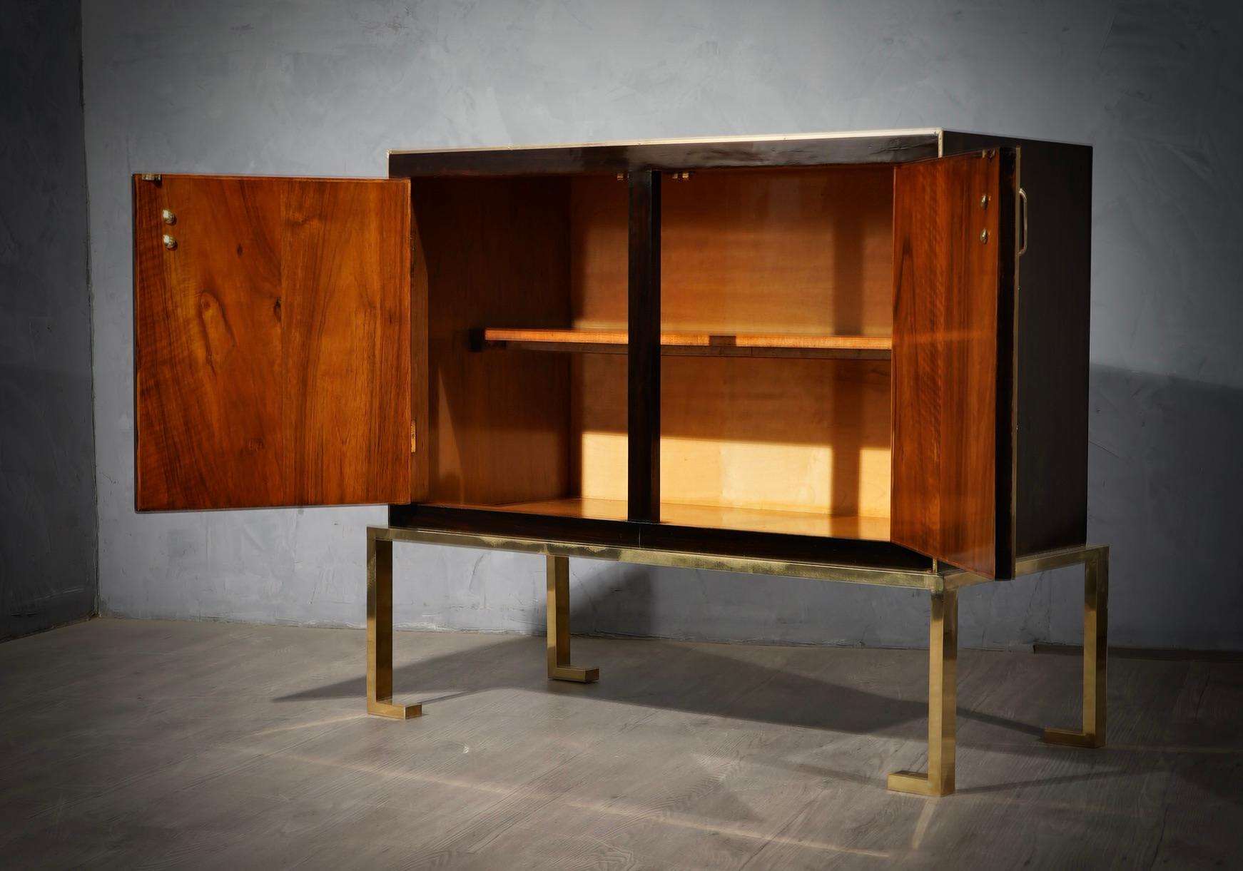 Italienisches Bar-Sideboard aus Nussbaumholz und Messing im Art déco-Stil, 1940 im Angebot 3