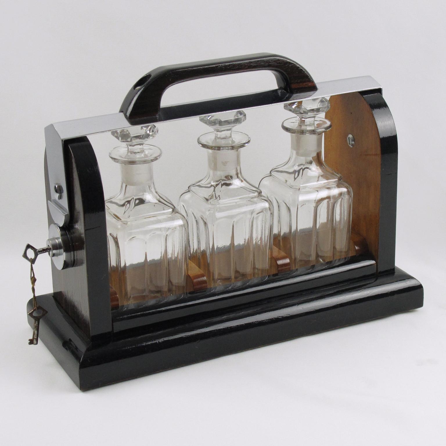 Stylish tantalus or cave à liqueur, barware accessory made in France during the Art Deco period. The geometric mounted case is made of varnish Macassar and burl walnut with large chromed metal carrying arm and dark wood handle. Three cut-glass