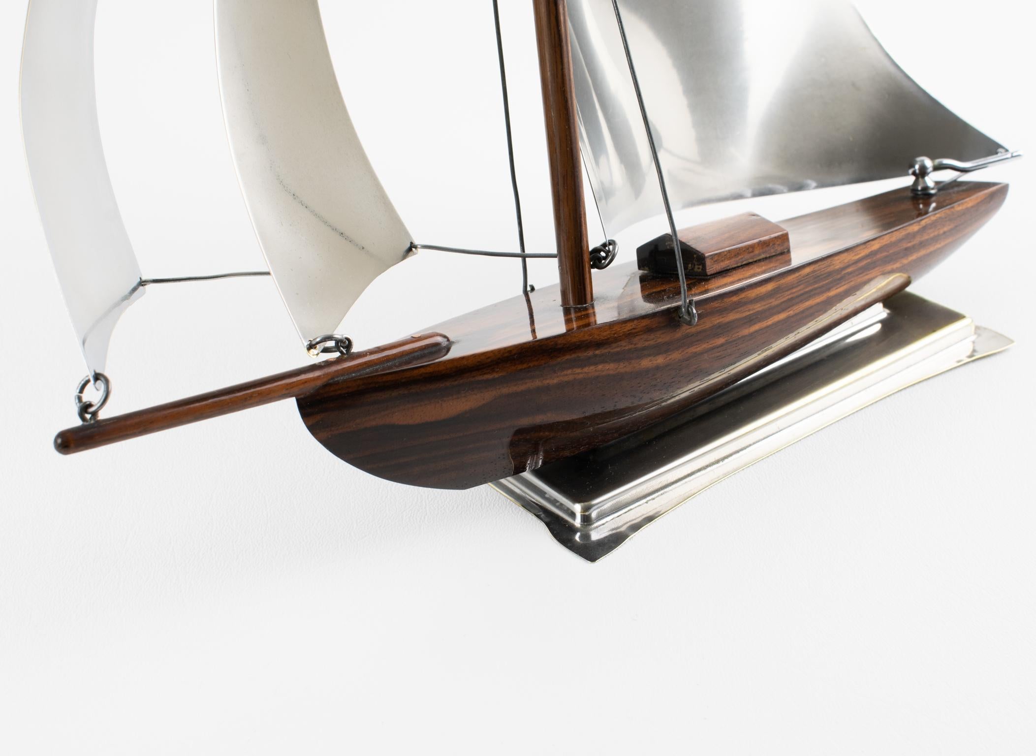 Art Deco Wood et Metal Sail Boat Model, France circa 1930 en vente 3