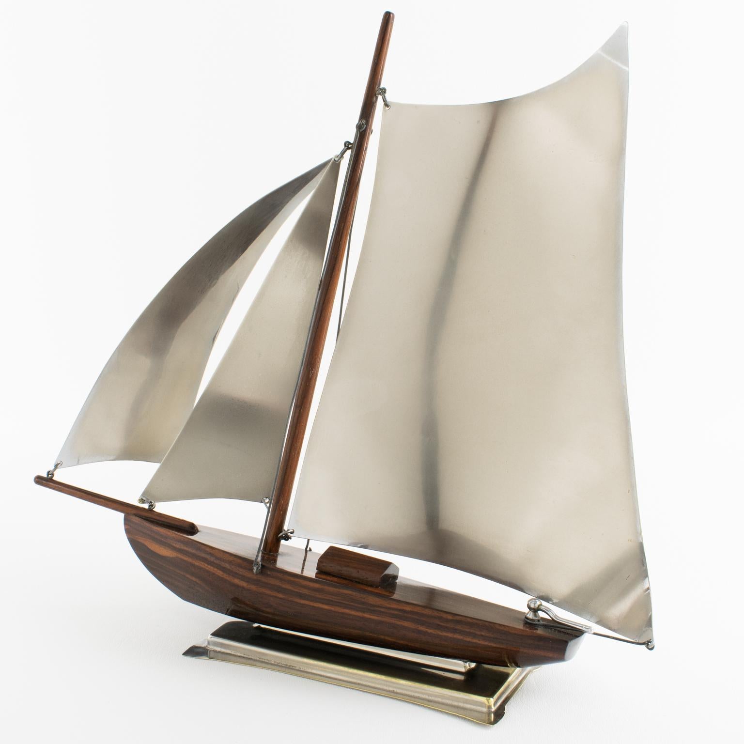 Art Deco Wood et Metal Sail Boat Model, France circa 1930 Bon état - En vente à Atlanta, GA
