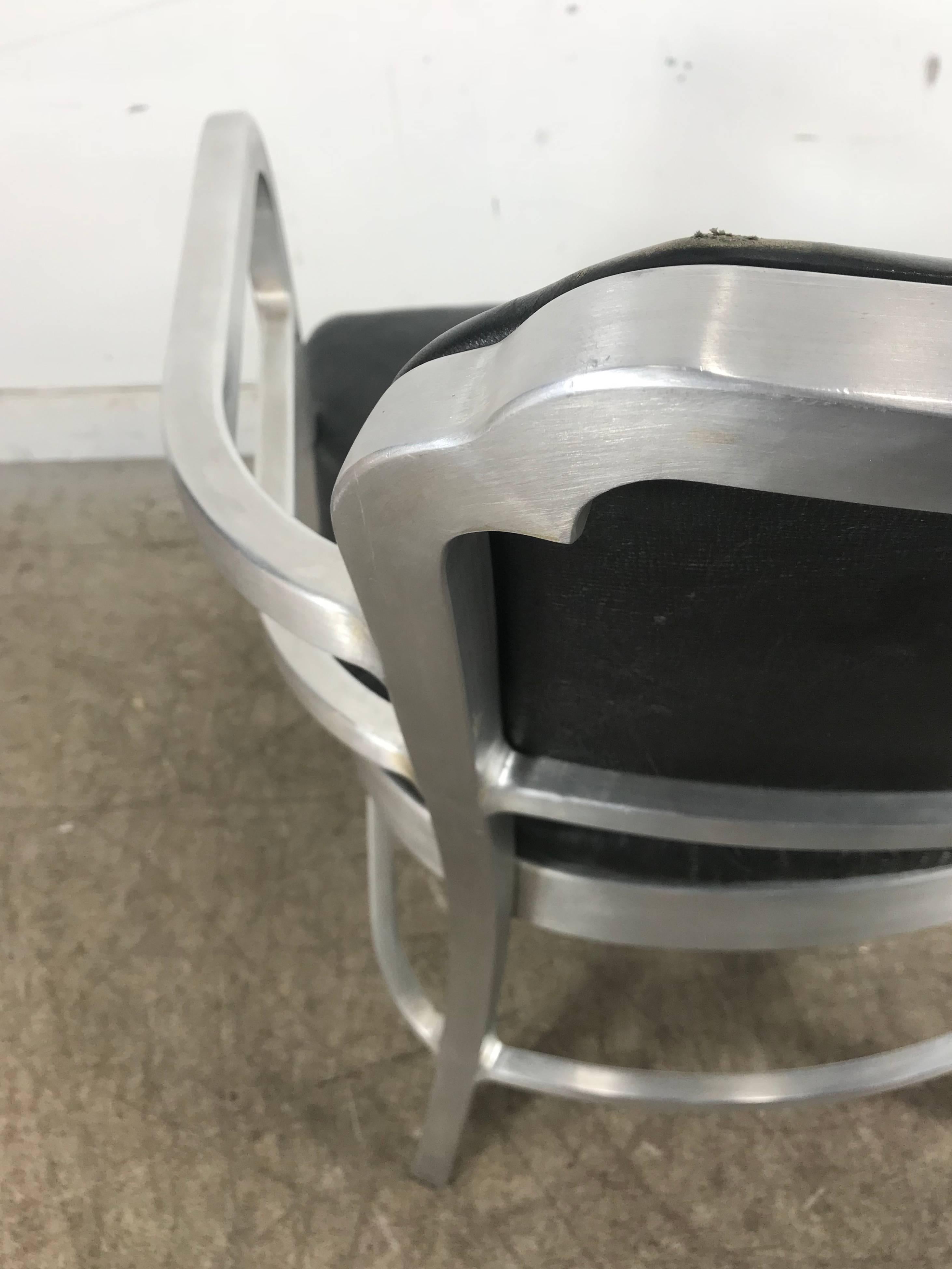 20ième siècle Fauteuil Art Déco en aluminium et cuir de l'ère de la machine par GoodForm