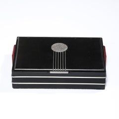 Art Decó Edad de la Máquina Caja de Aluminio Plateado con Cresta Lacada y Asas de Baquelita