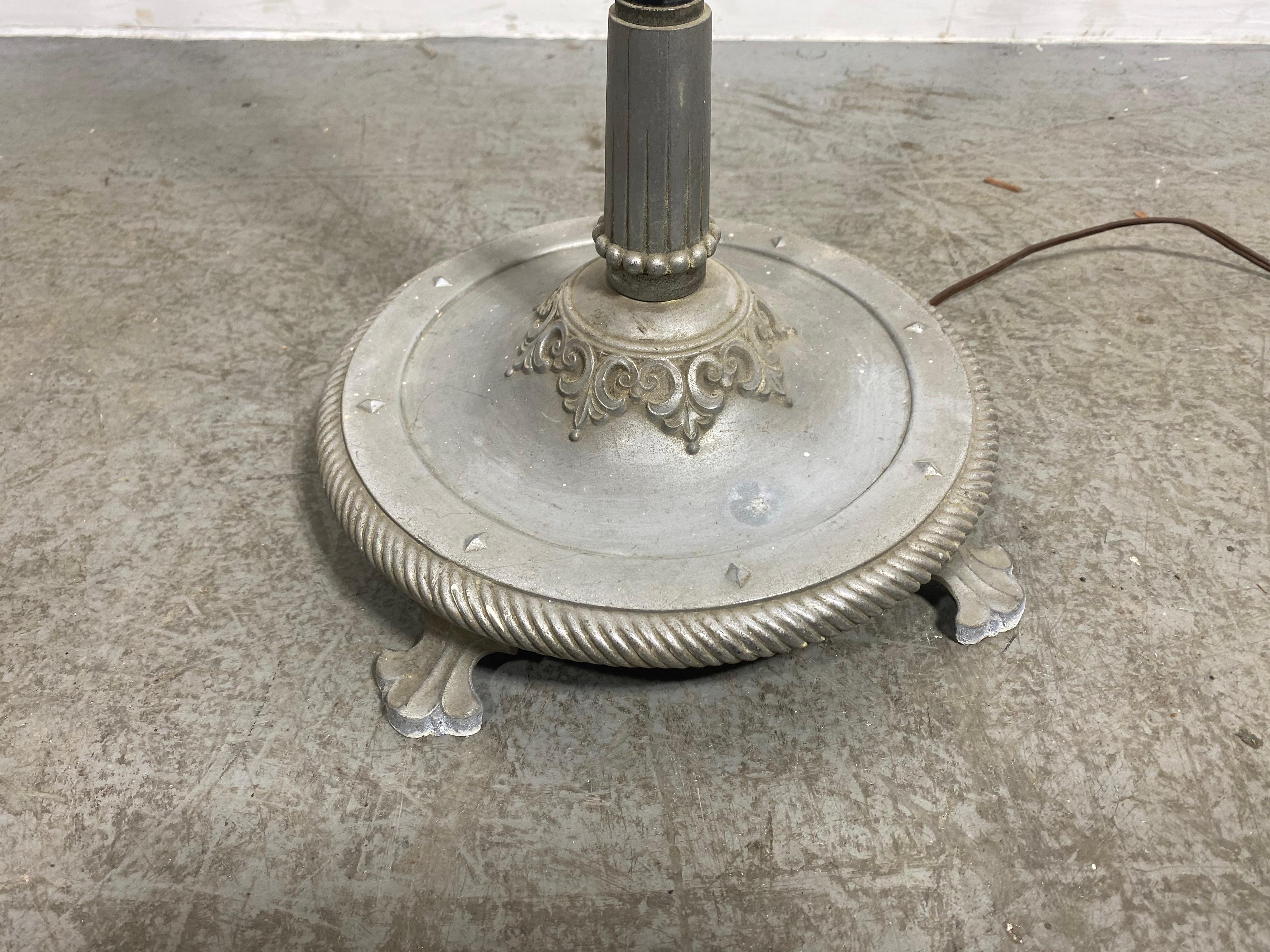 Art déco Torchère à triple cône réglable en aluminium de l'ère Art Déco/Machine, lampadaire en vente