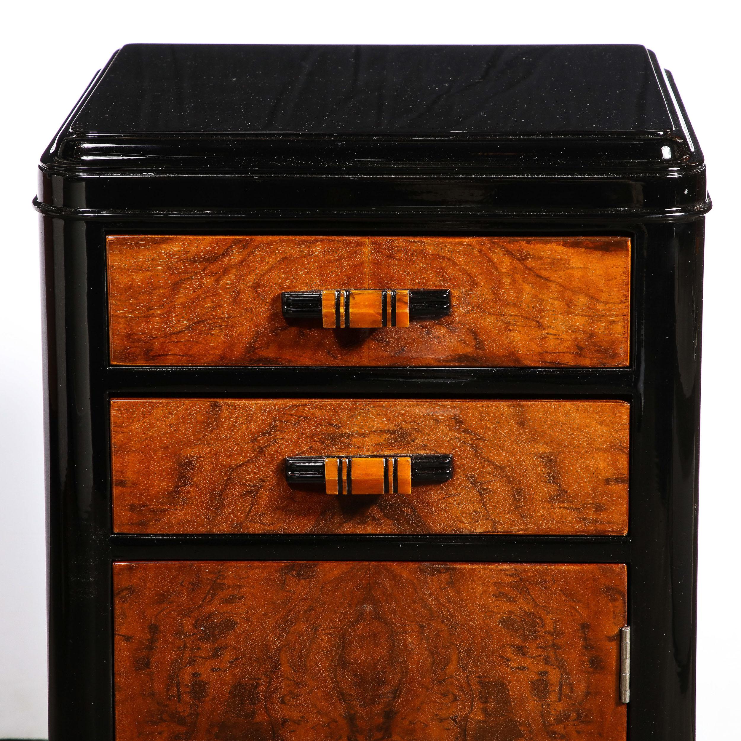 Art Deco Machine Age Book-Matched Walnut & Black Lacquer End Table/ Nightstand In Excellent Condition In New York, NY