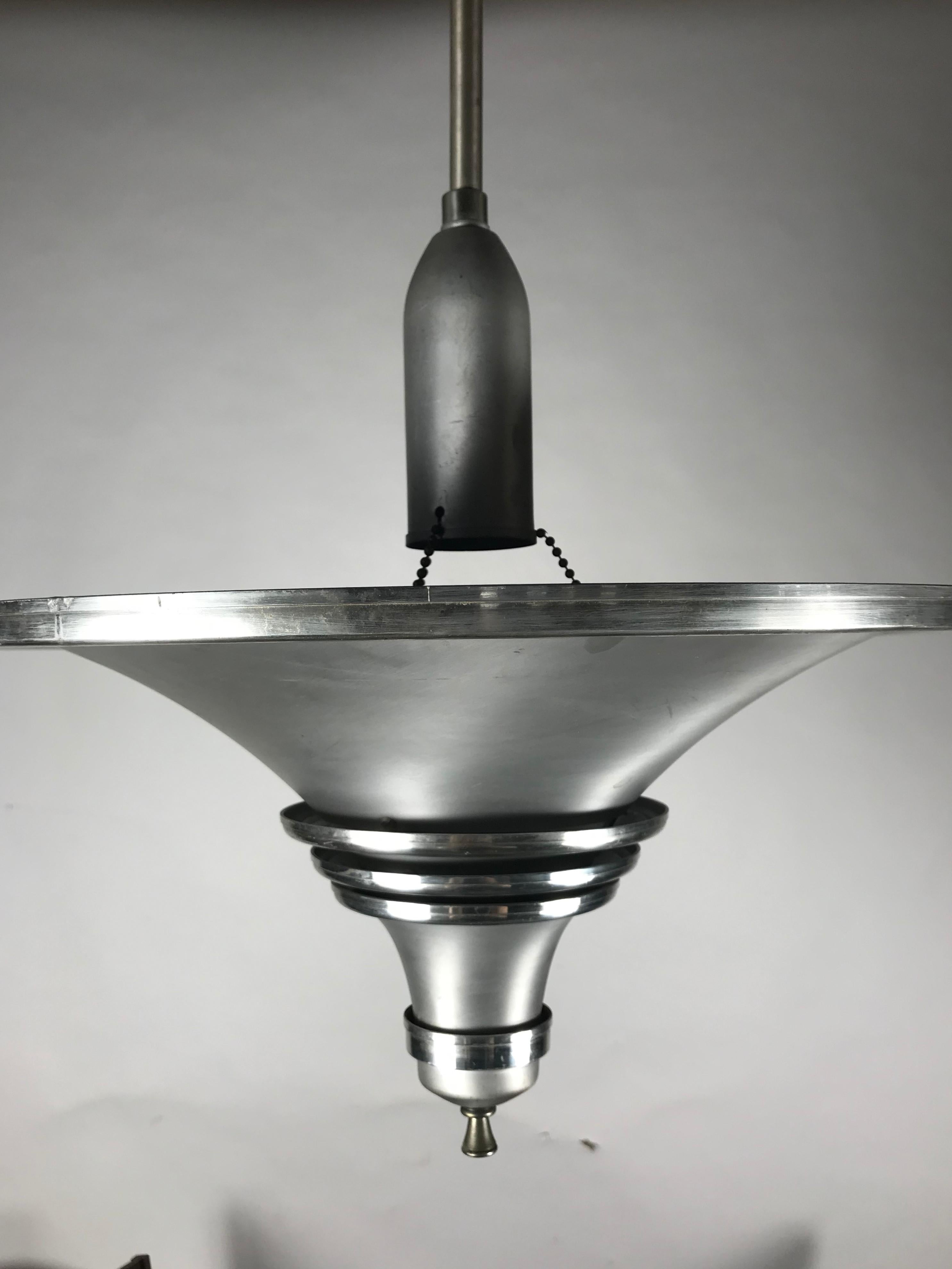 Araña colgante Art Decó, de aluminio cepillado de la Edad de las Máquinas 