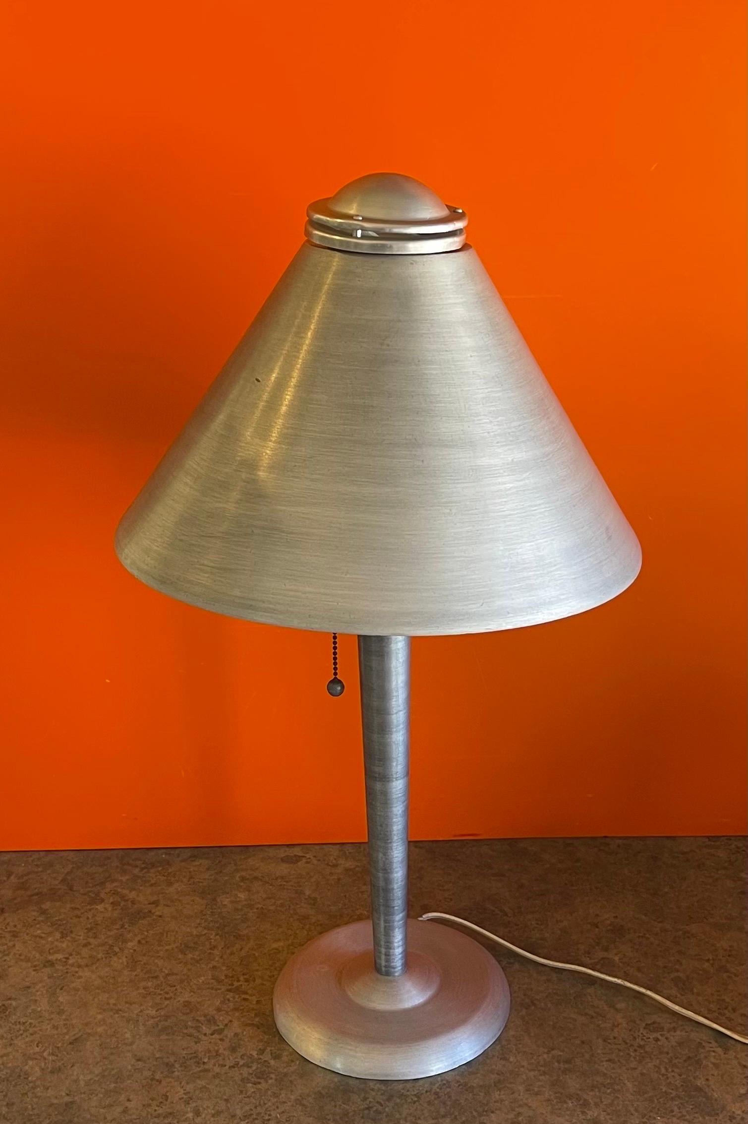 A very nice art deco / machine age brushed aluminum table lamp by Soundrite Corporation, circa 1930s. The lamp is in good vintage condition and measures 14
