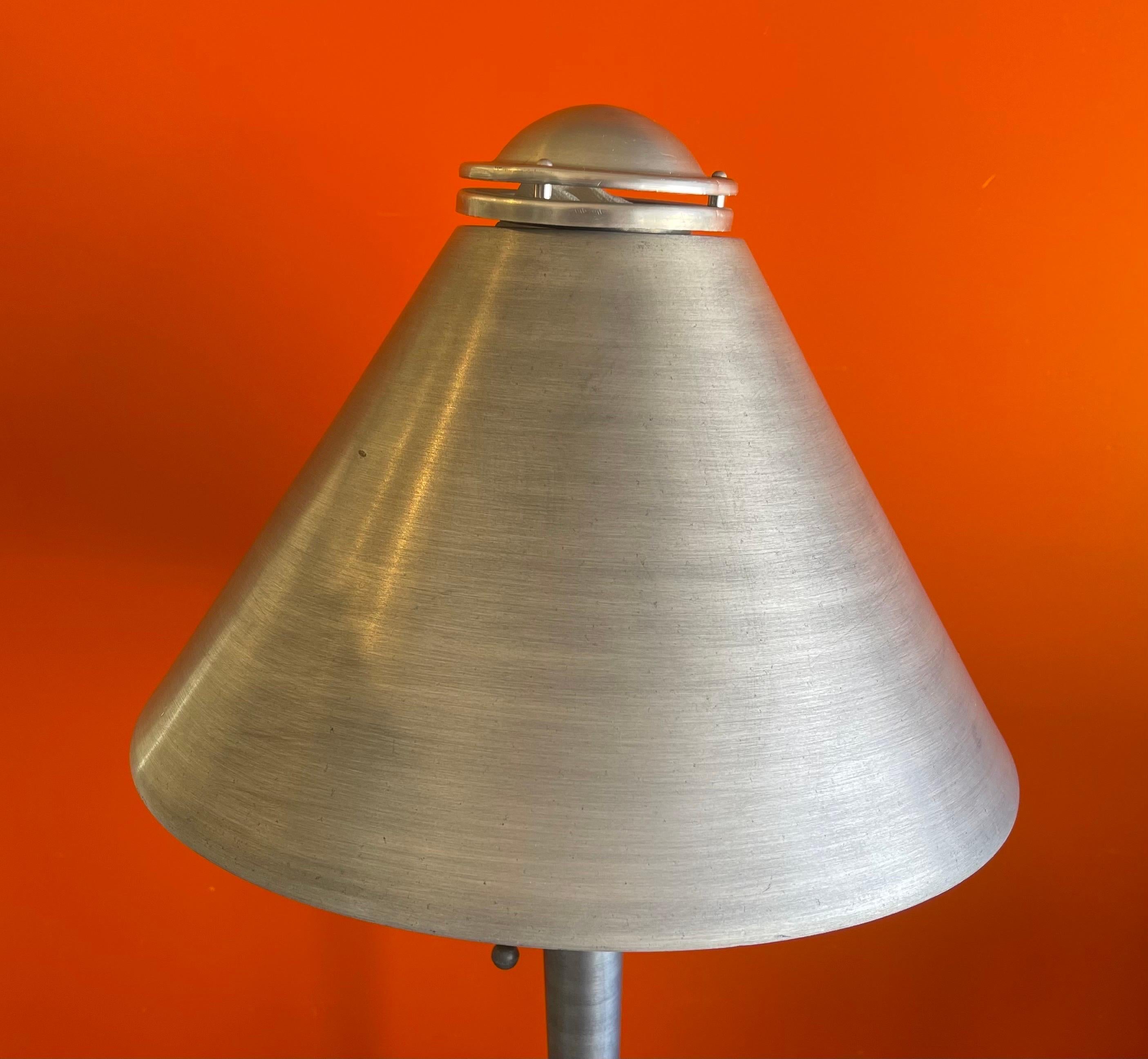 Brossé Lampe de table Art Déco Machine Age en aluminium brossé par Soundrite Corporation en vente