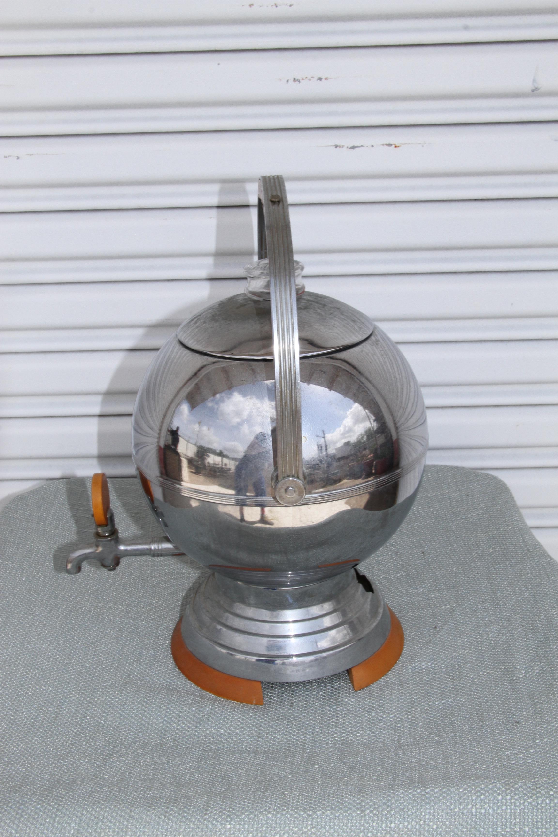 Art Deco Machine Age Chrome and Bakelite Coffee Orb by Manning Bowman Ca. 1930s For Sale 3