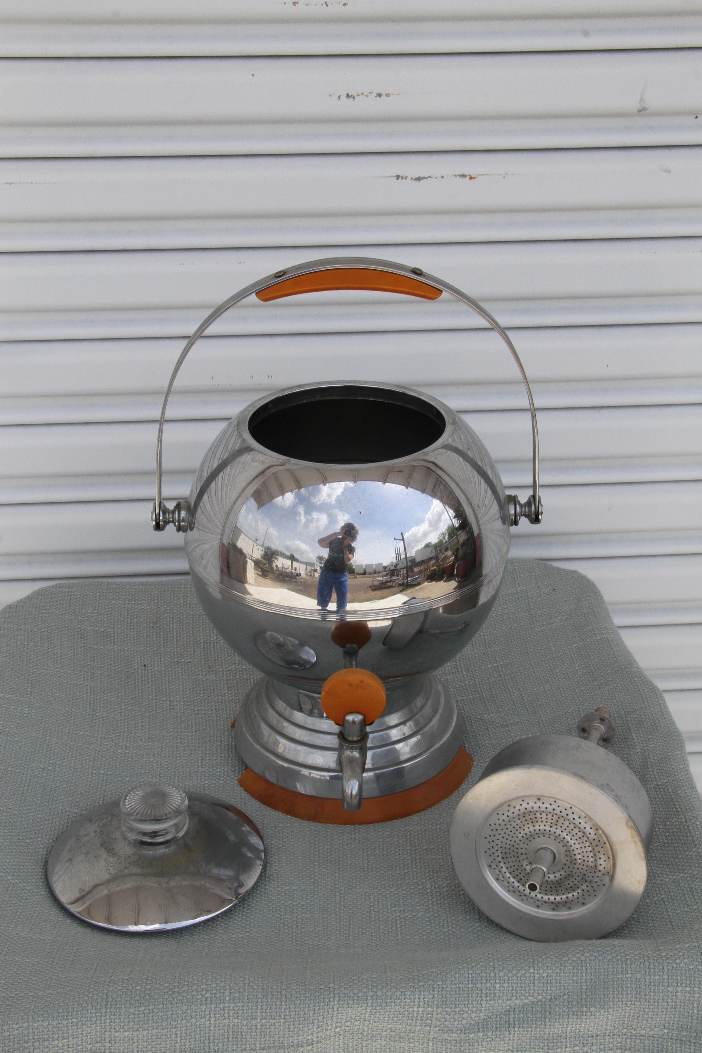 Art Deco Machine Age Chrome and Bakelite Coffee Orb by Manning Bowman Ca. 1930s For Sale 7