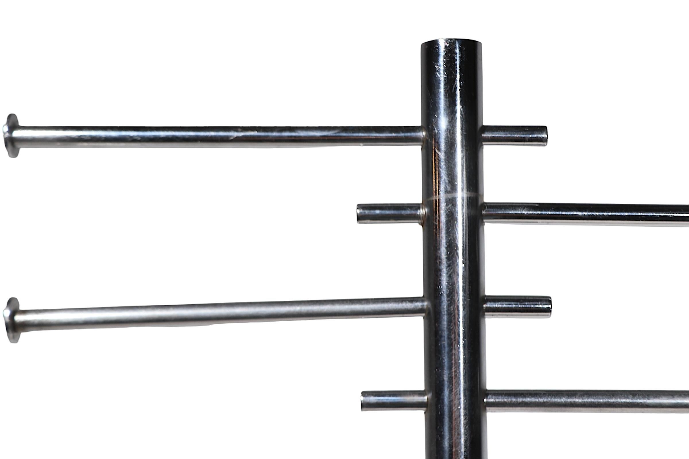Porte-manteau Art Deco Machine Age Chrome et Noir c. `1930's en vente 4