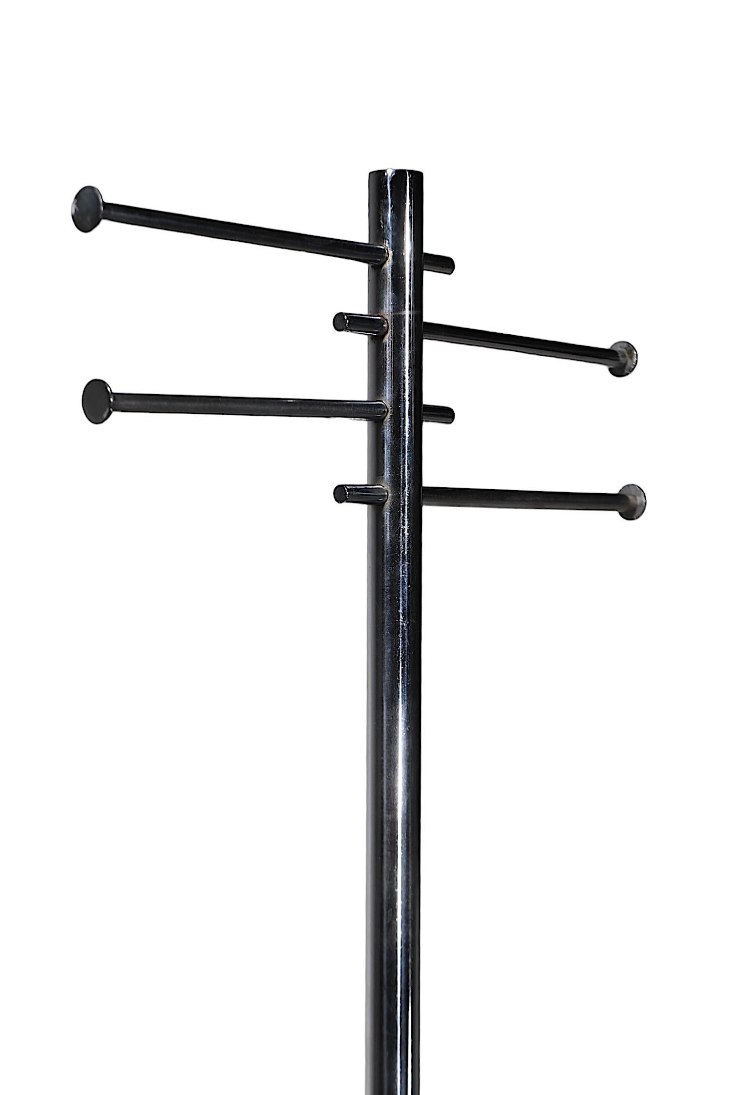 Porte-manteau Art Deco Machine Age Chrome et Noir c. `1930's en vente 7