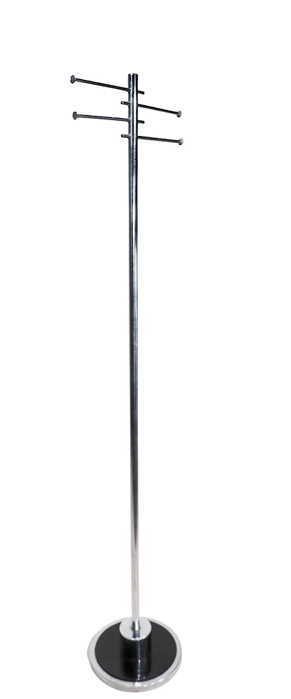 Art déco Porte-manteau Art Deco Machine Age Chrome et Noir c. `1930's en vente