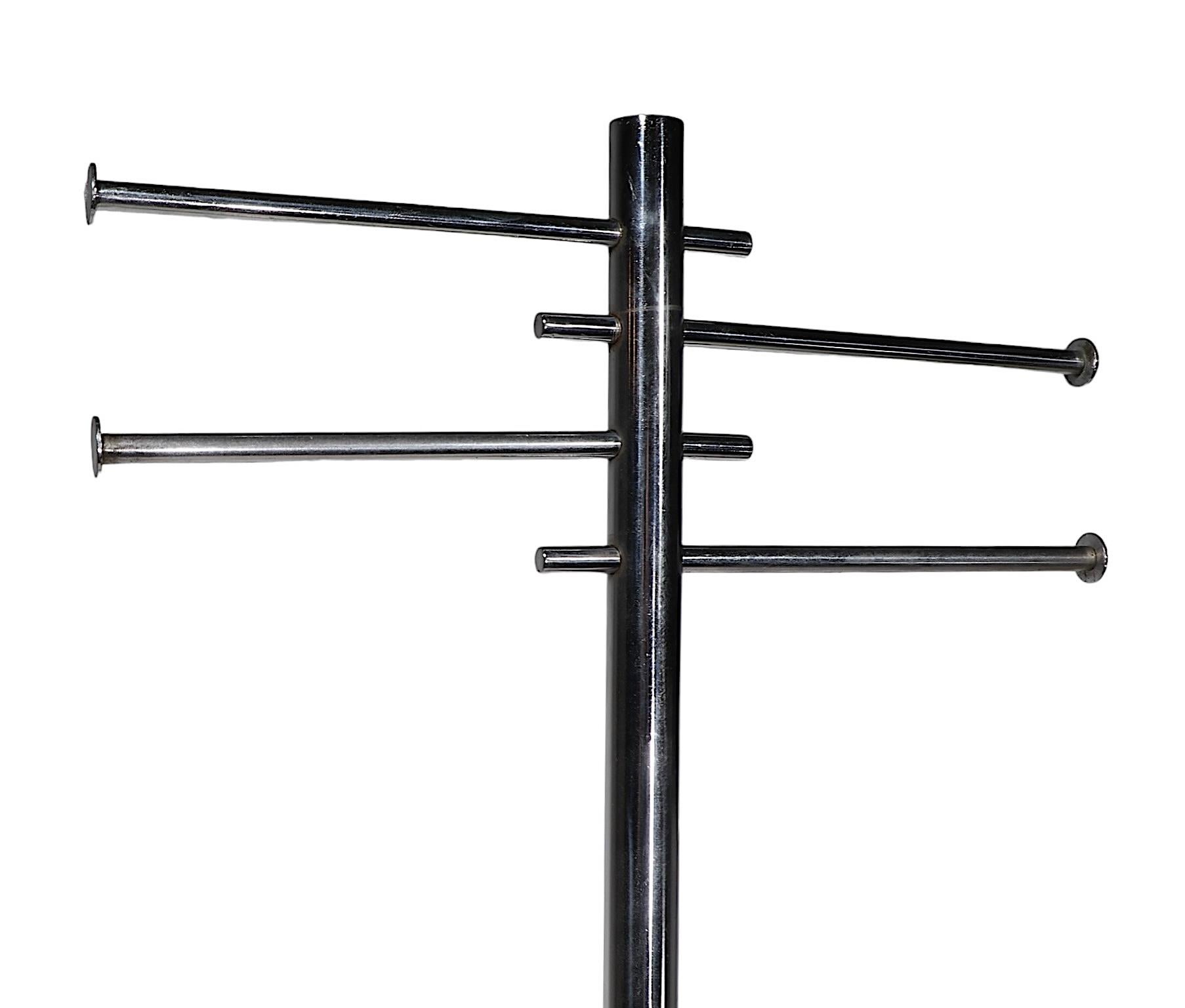 Porte-manteau Art Deco Machine Age Chrome et Noir c. `1930's en vente 3