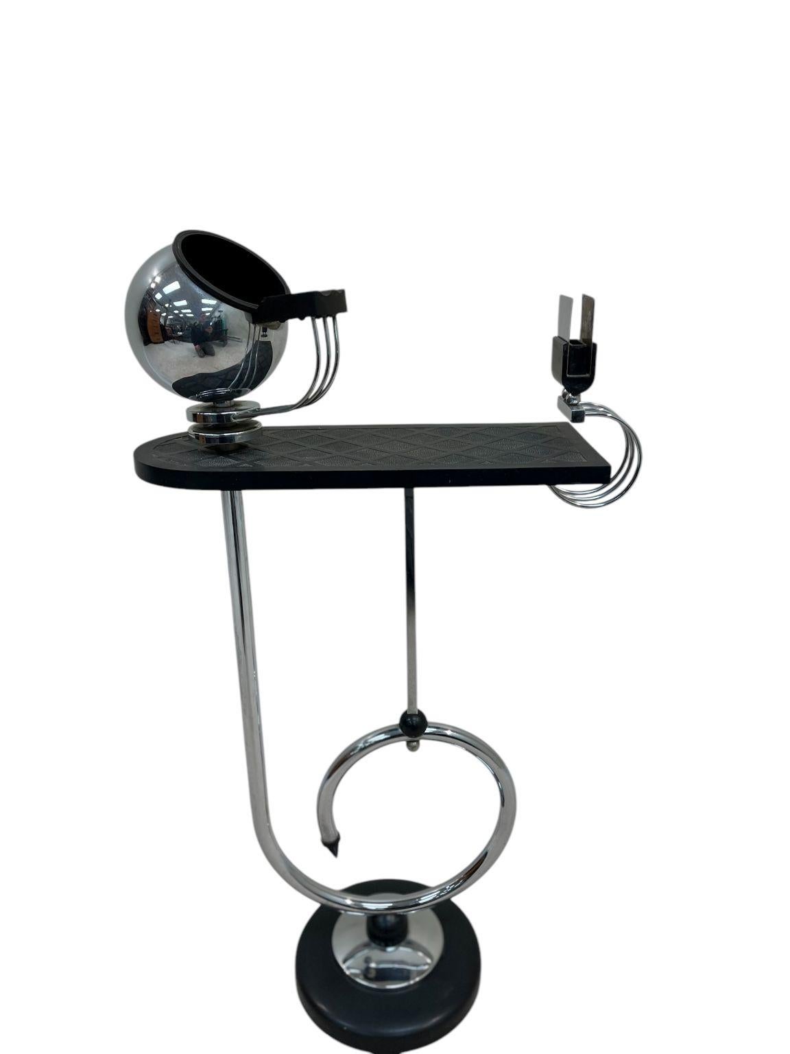 Poli Art Deco Machine Age Chrome Ashtray Table Stand Circa 1930's en vente