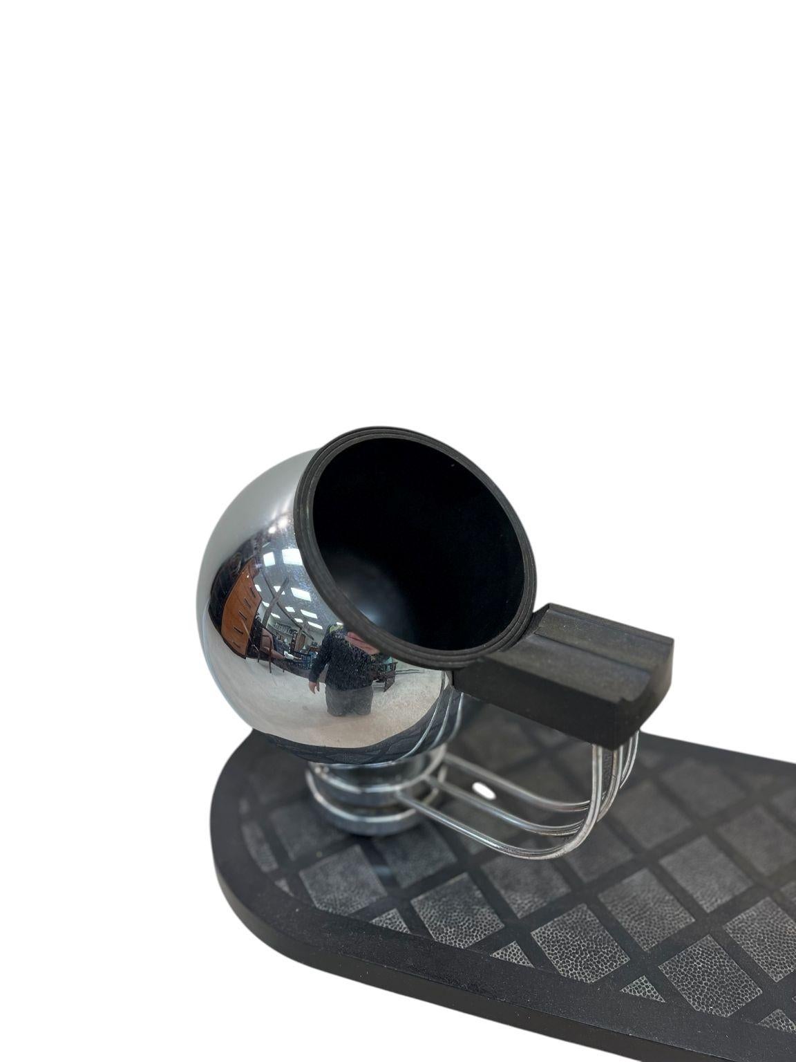 Milieu du XXe siècle Art Deco Machine Age Chrome Ashtray Table Stand Circa 1930's en vente