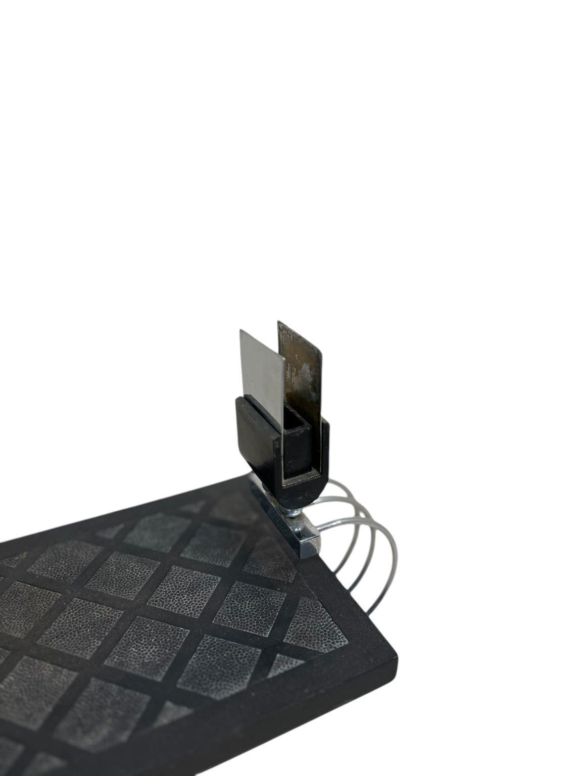 Art Deco Machine Age Chrome Ashtray Table Stand Circa 1930's en vente 2