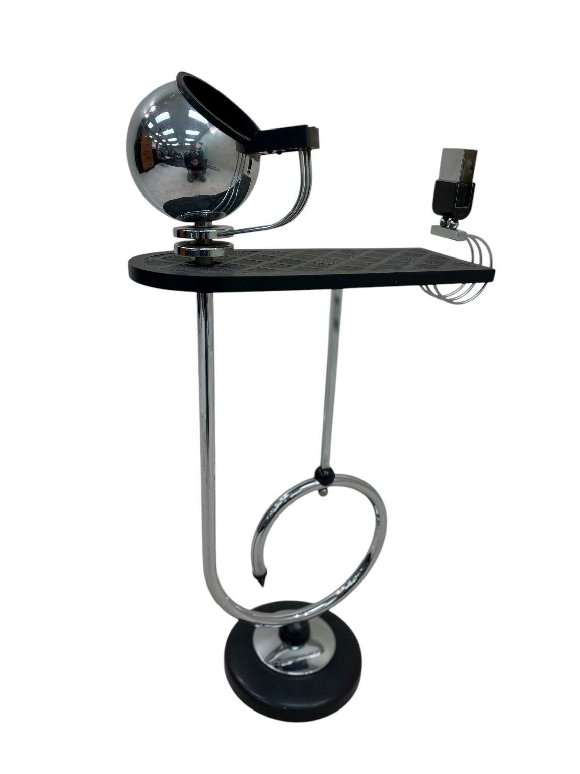 Art Deco Machine Age Chrome Ashtray Table Stand Circa 1930's en vente 3