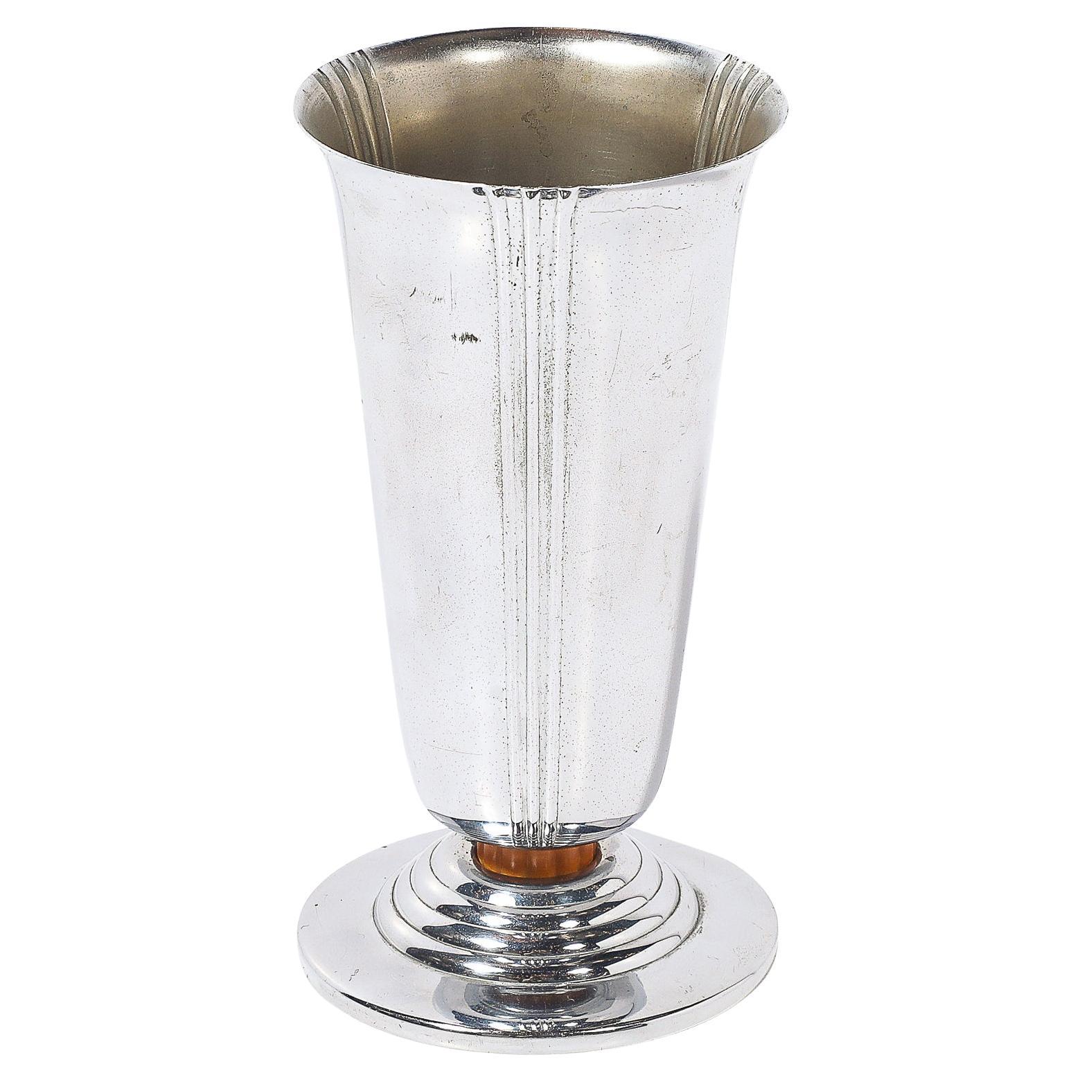 Vaso Minerva Art Deco in cromo e bachelite firmato Chase in vendita