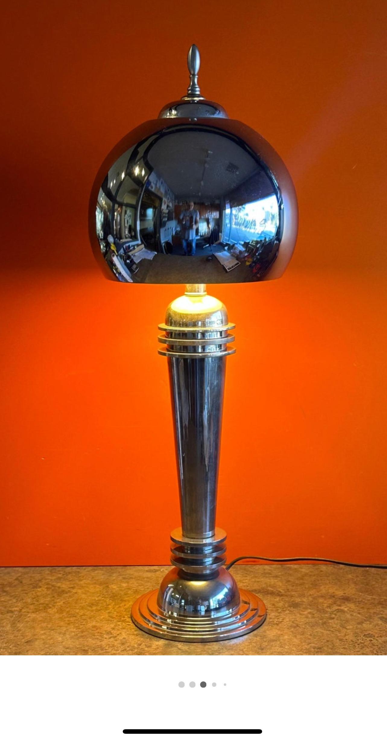 Art Deco Machine Age Chrom Tischlampe (Maschinenzeitalter) im Angebot