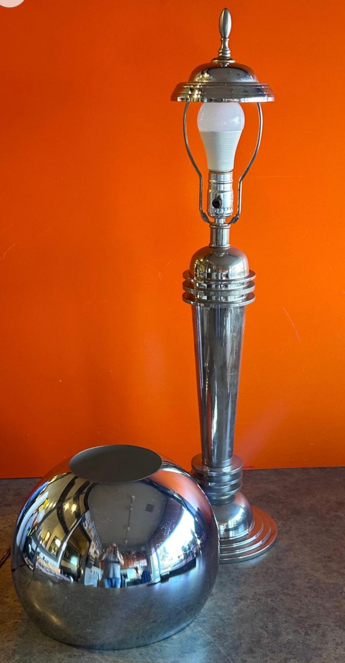 Art Deco Machine Age Chrom Tischlampe im Zustand „Gut“ im Angebot in San Diego, CA