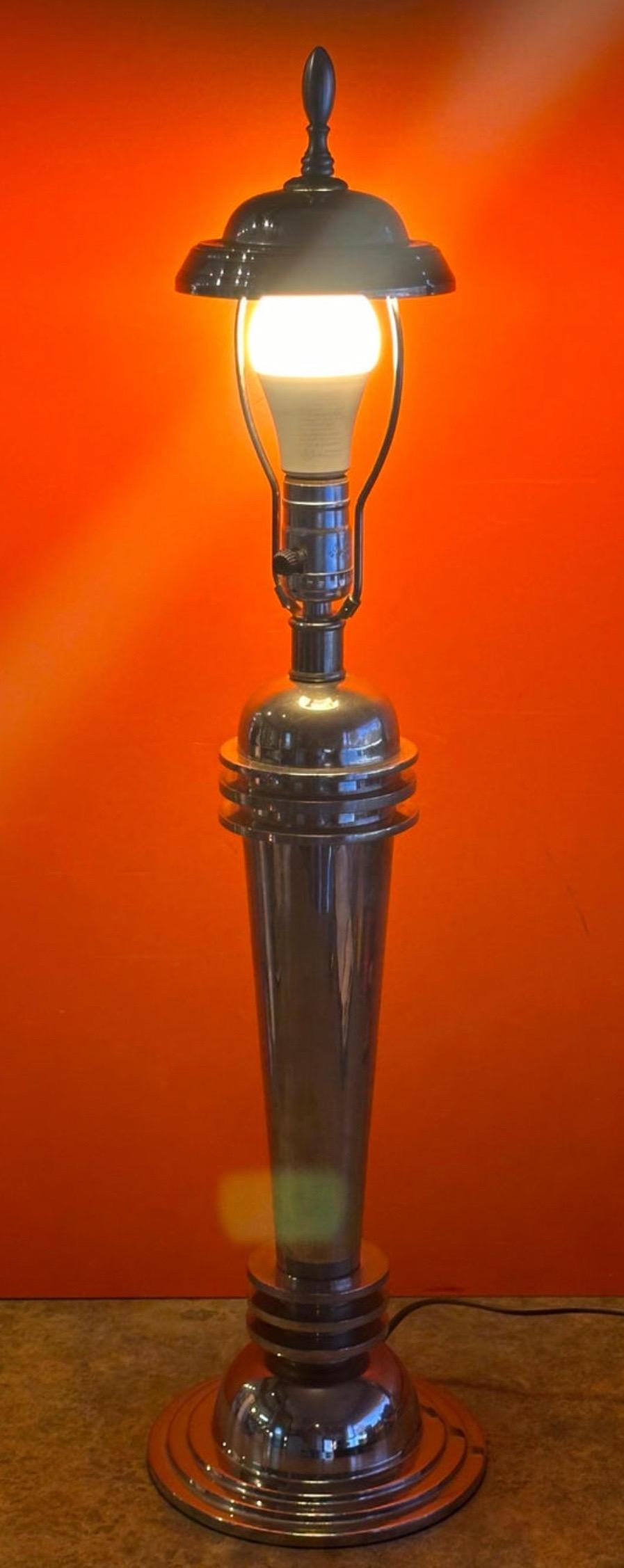 Art Deco Machine Age Chrom Tischlampe im Angebot 2