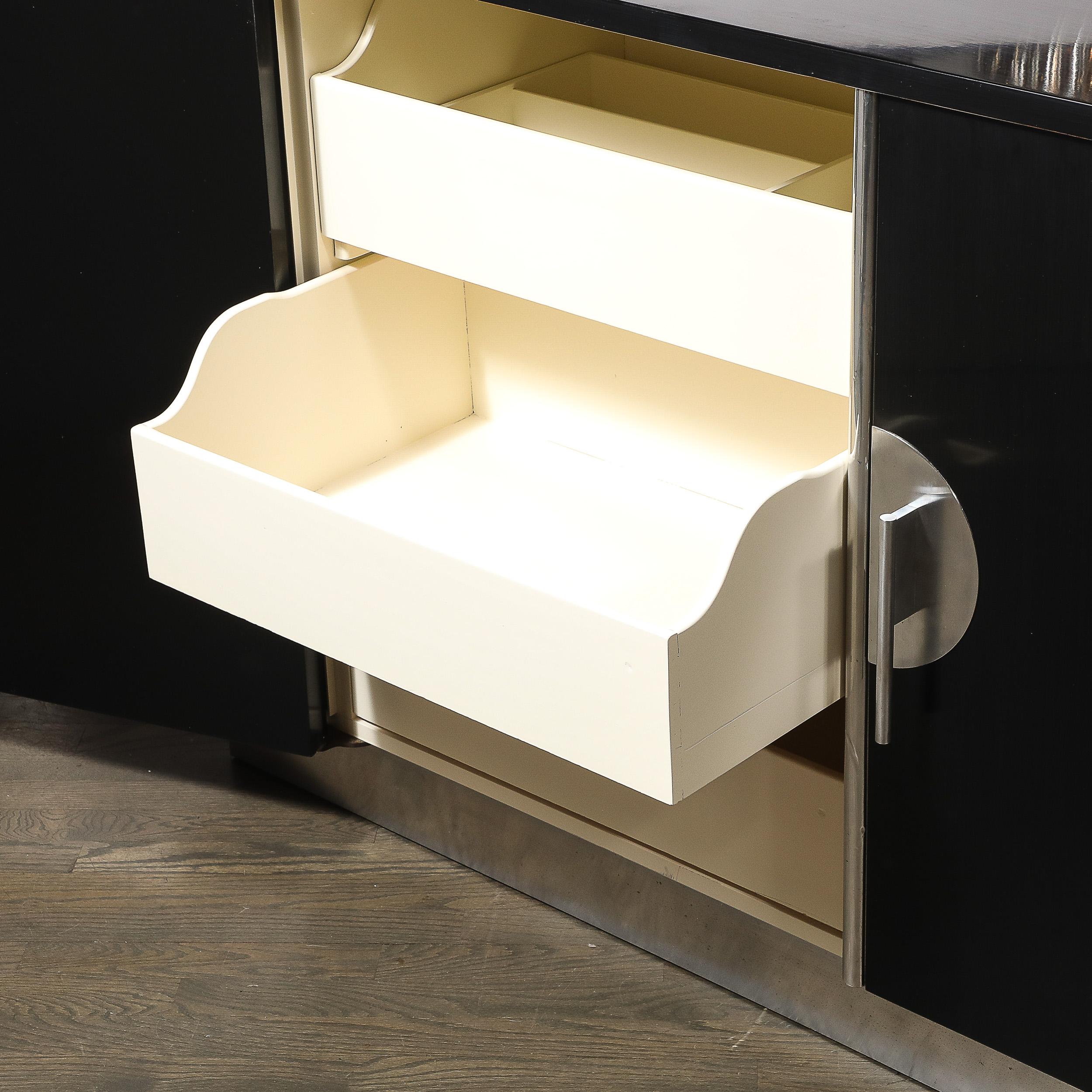 Aparador Art Decó de la Edad de la Máquina de Nogal Ebonizado y Aluminio de Walter Dorwin en venta 6