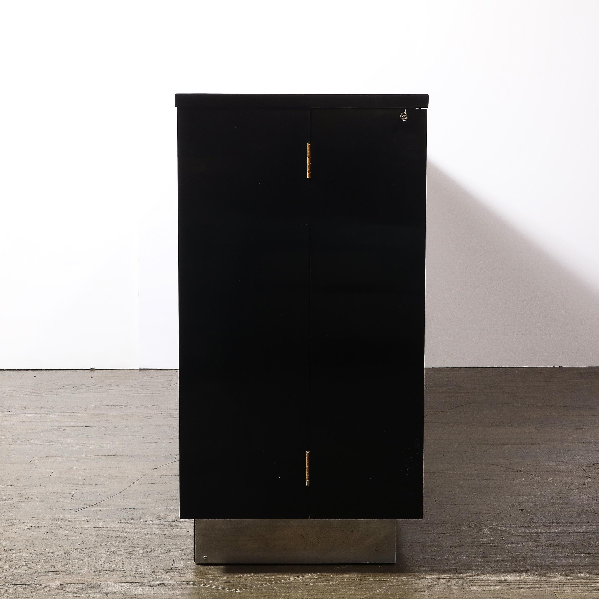 Aparador Art Decó de la Edad de la Máquina de Nogal Ebonizado y Aluminio de Walter Dorwin en venta 8