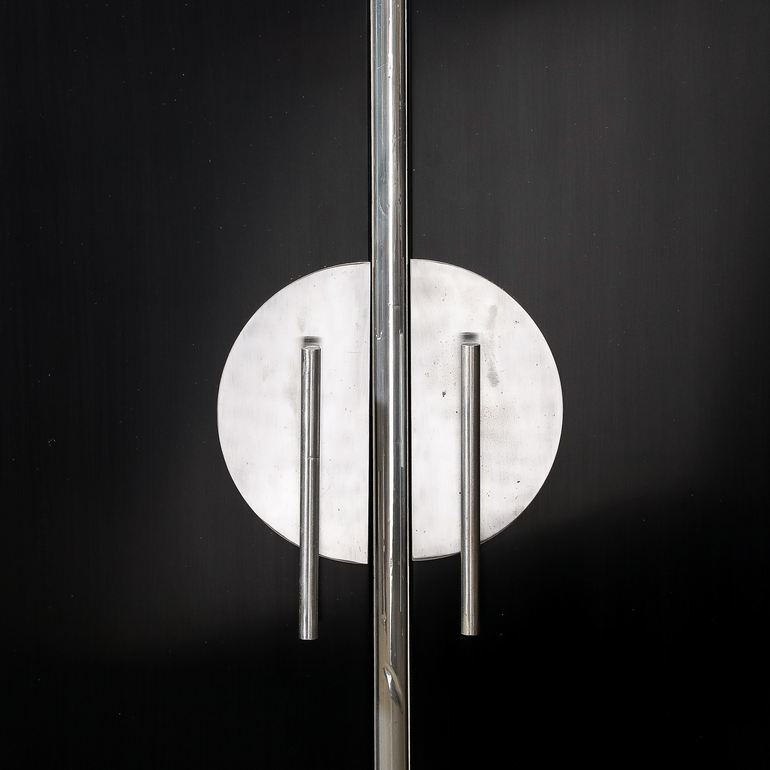 Aparador Art Decó de la Edad de la Máquina de Nogal Ebonizado y Aluminio de Walter Dorwin en Excelente estado para la venta en New York, NY