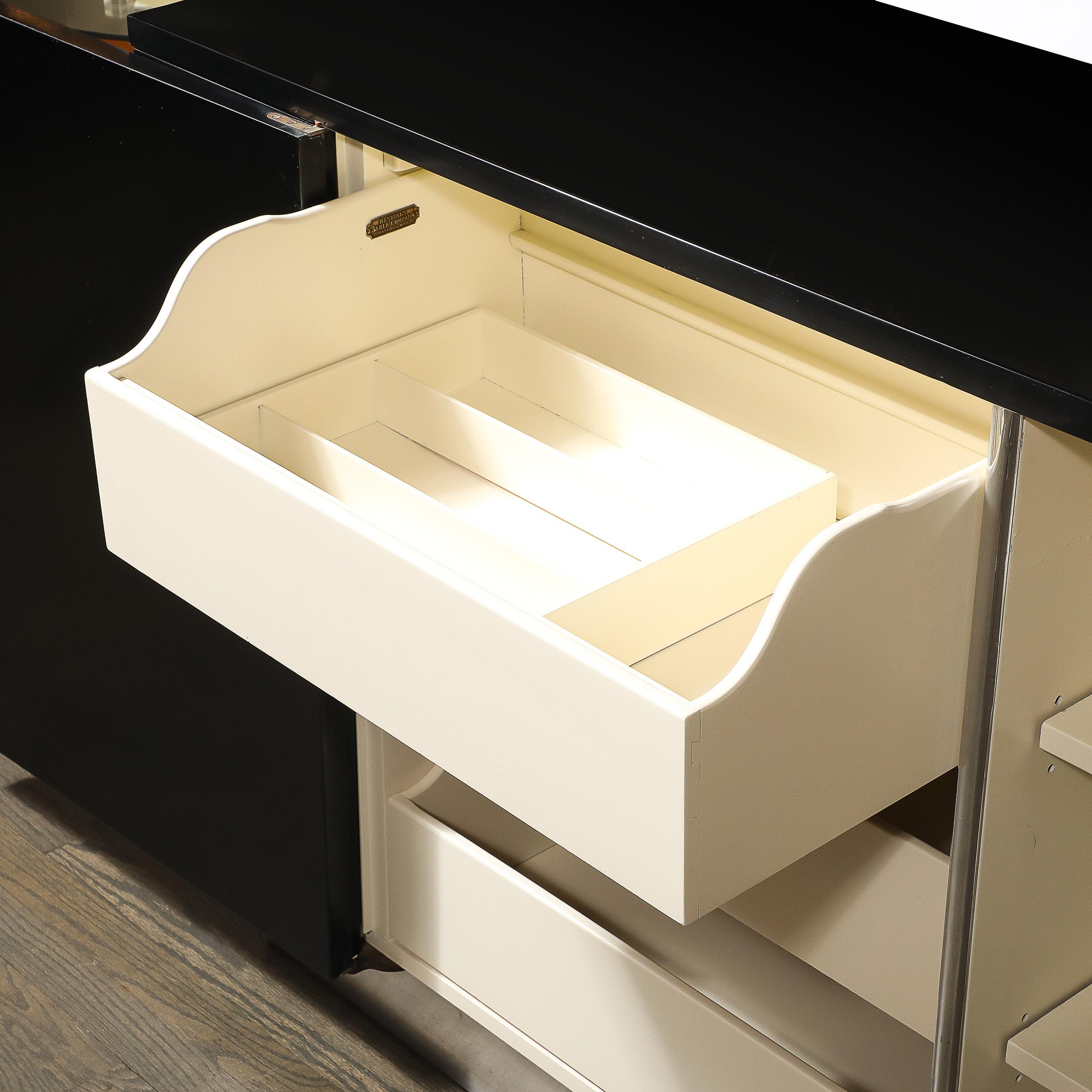 Aparador Art Decó de la Edad de la Máquina de Nogal Ebonizado y Aluminio de Walter Dorwin en venta 1