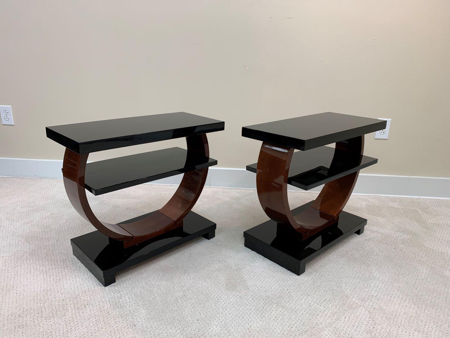 Milieu du XXe siècle Tables de bout Art Déco Machine Age par Modernage Furniture Company, Circa 1930's en vente