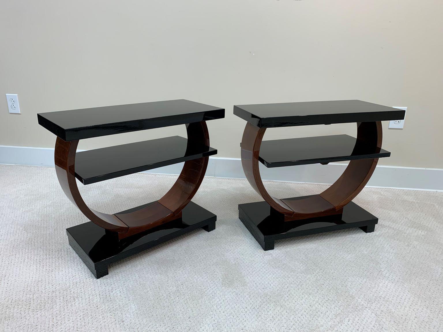 Érable Tables de bout Art Déco Machine Age par Modernage Furniture Company, Circa 1930's en vente