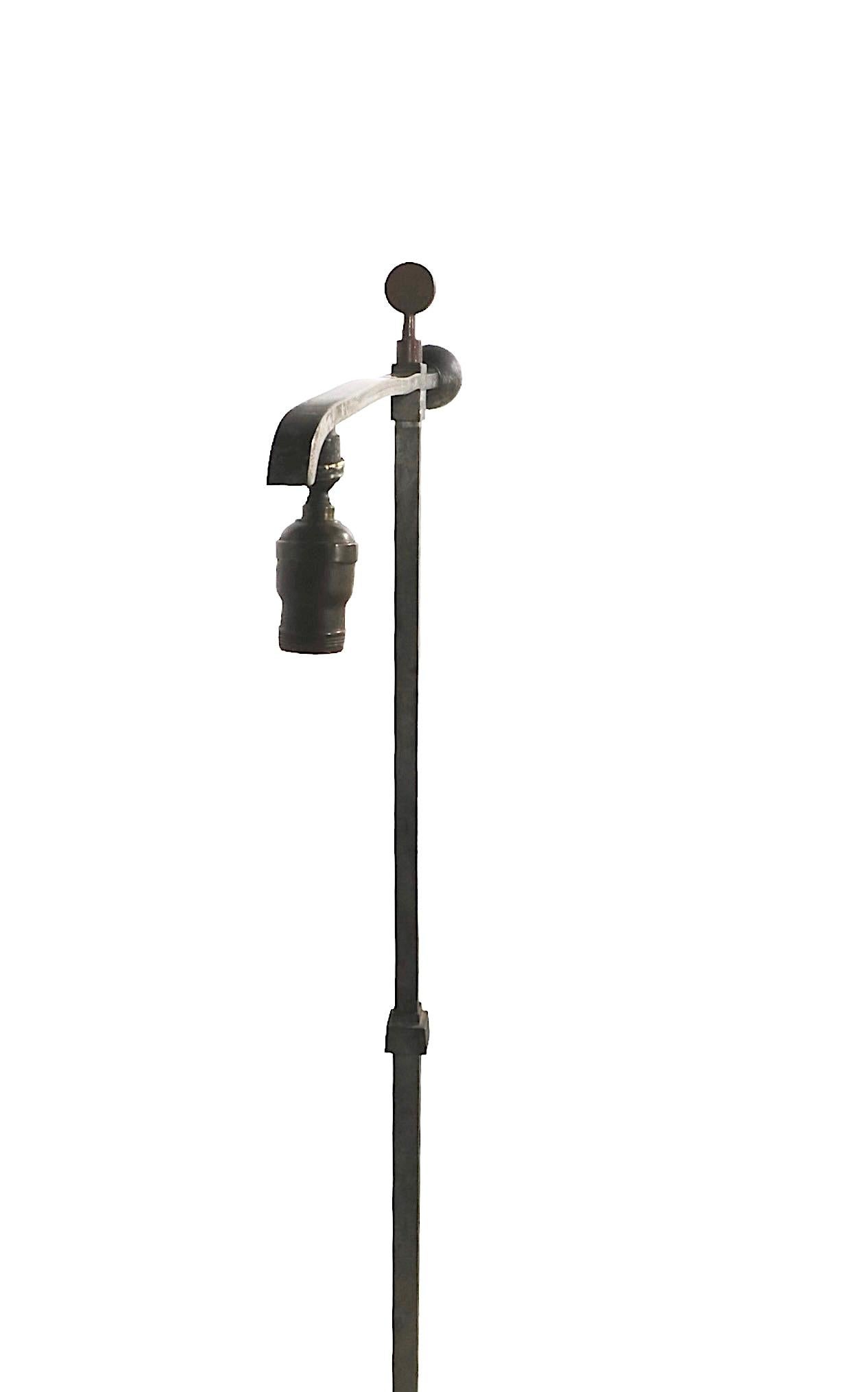 Art-Déco-Stehlampe aus dem Maschinenzeitalter von Donald Deskey für Deskey Vollmer Inc., ca. 1930er Jahre (Mitte des 20. Jahrhunderts) im Angebot