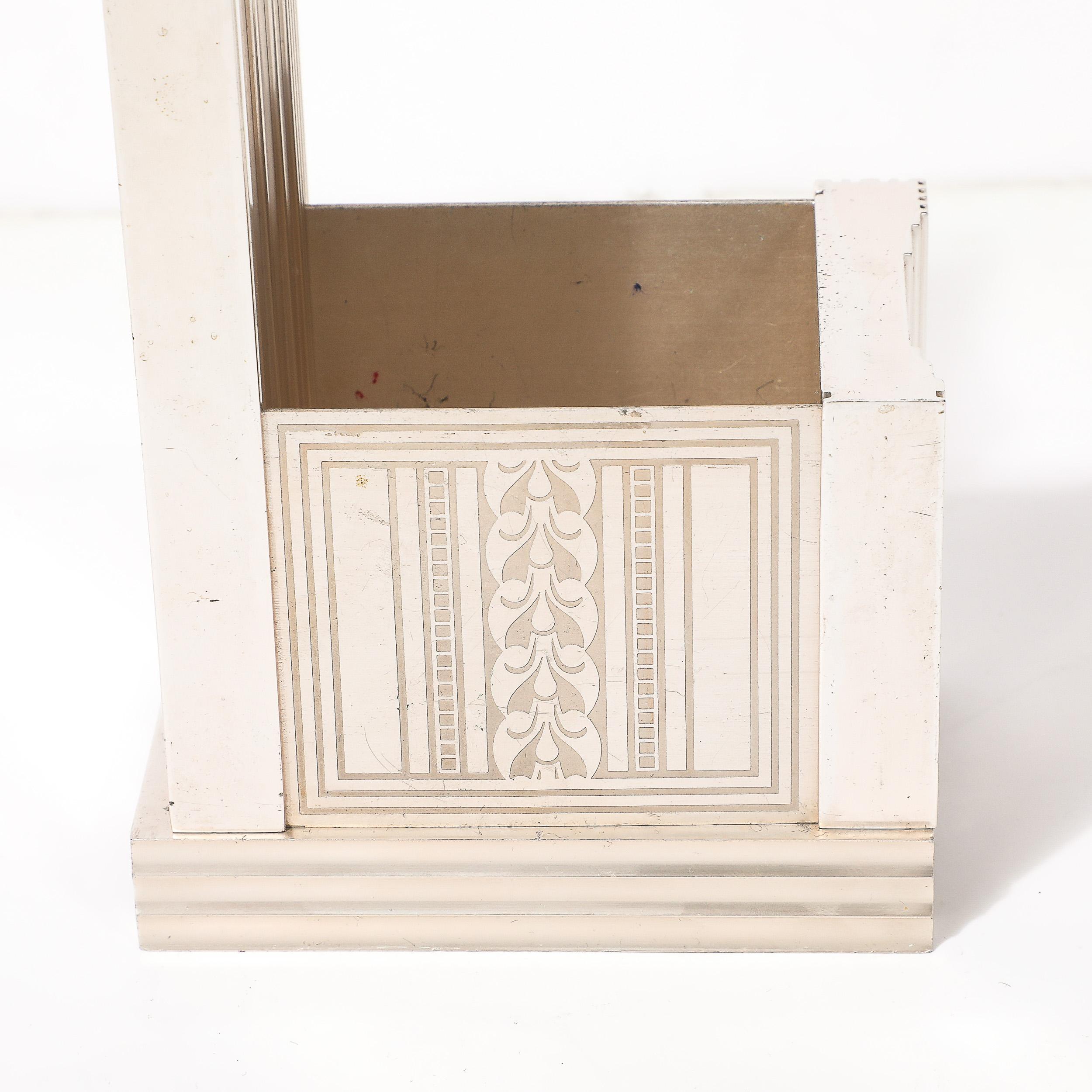 Contenitore da scrivania in alluminio scanalato Art Deco Machine Age con motivi geometrici incisi in vendita 3
