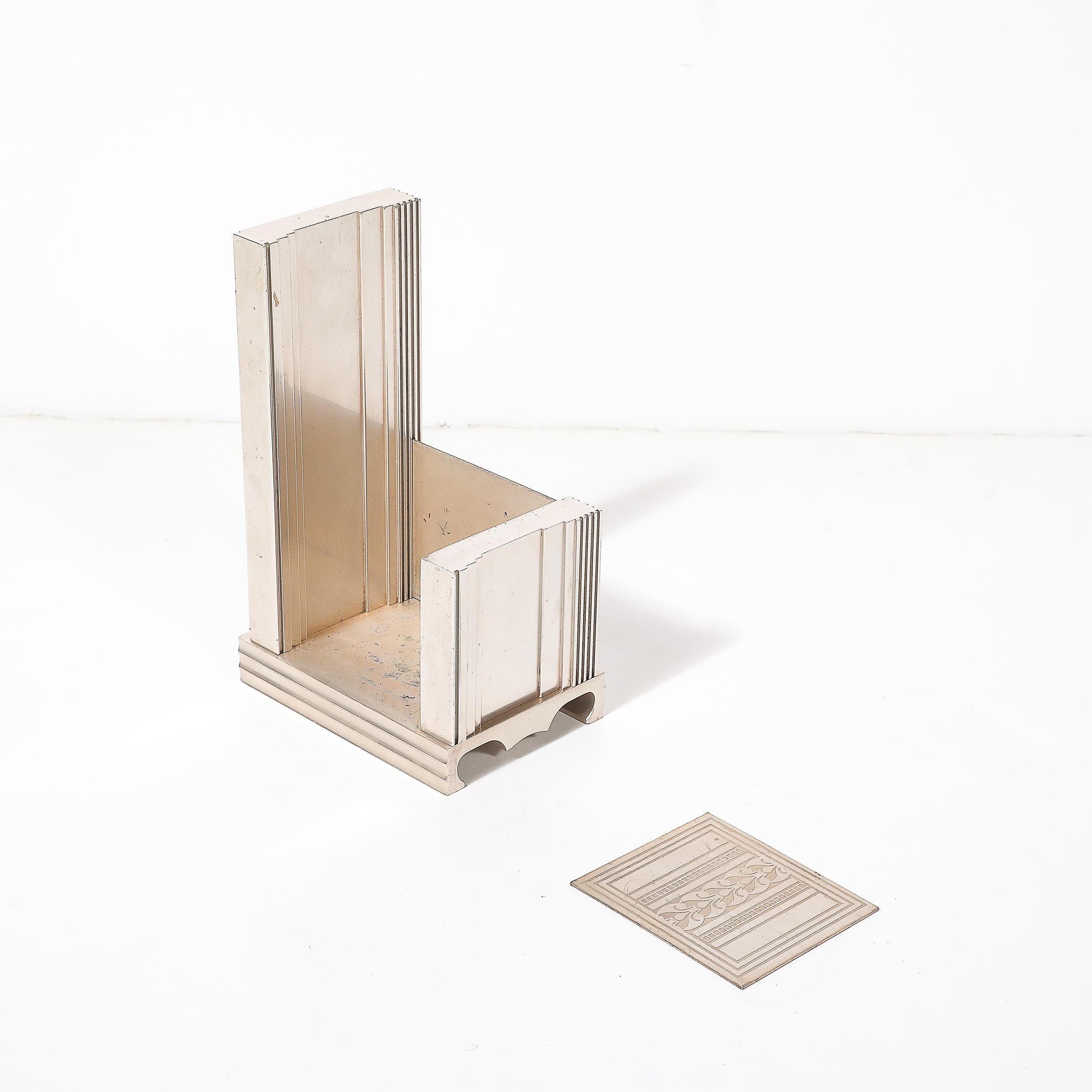 Contenitore da scrivania in alluminio scanalato Art Deco Machine Age con motivi geometrici incisi in vendita 5