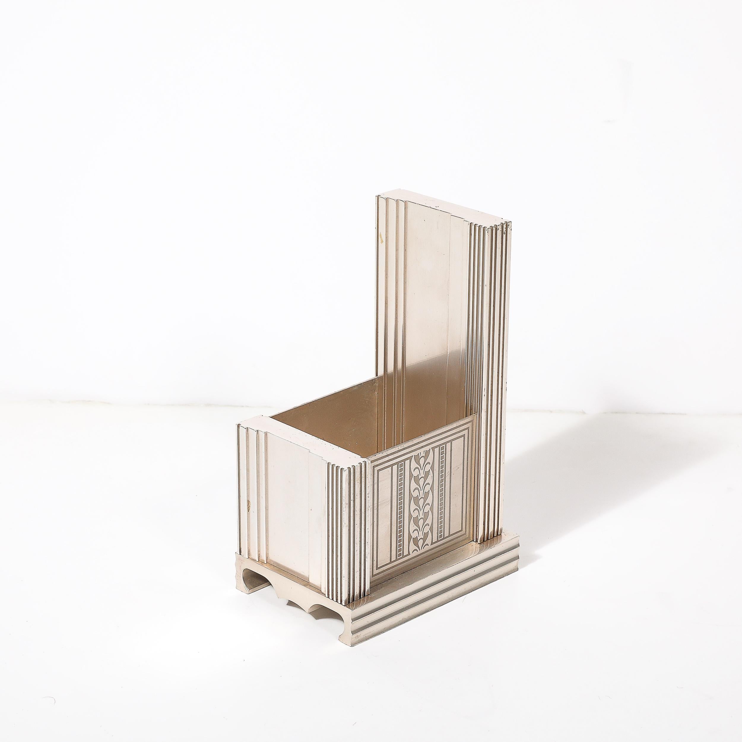 Art Déco Contenitore da scrivania in alluminio scanalato Art Deco Machine Age con motivi geometrici incisi in vendita