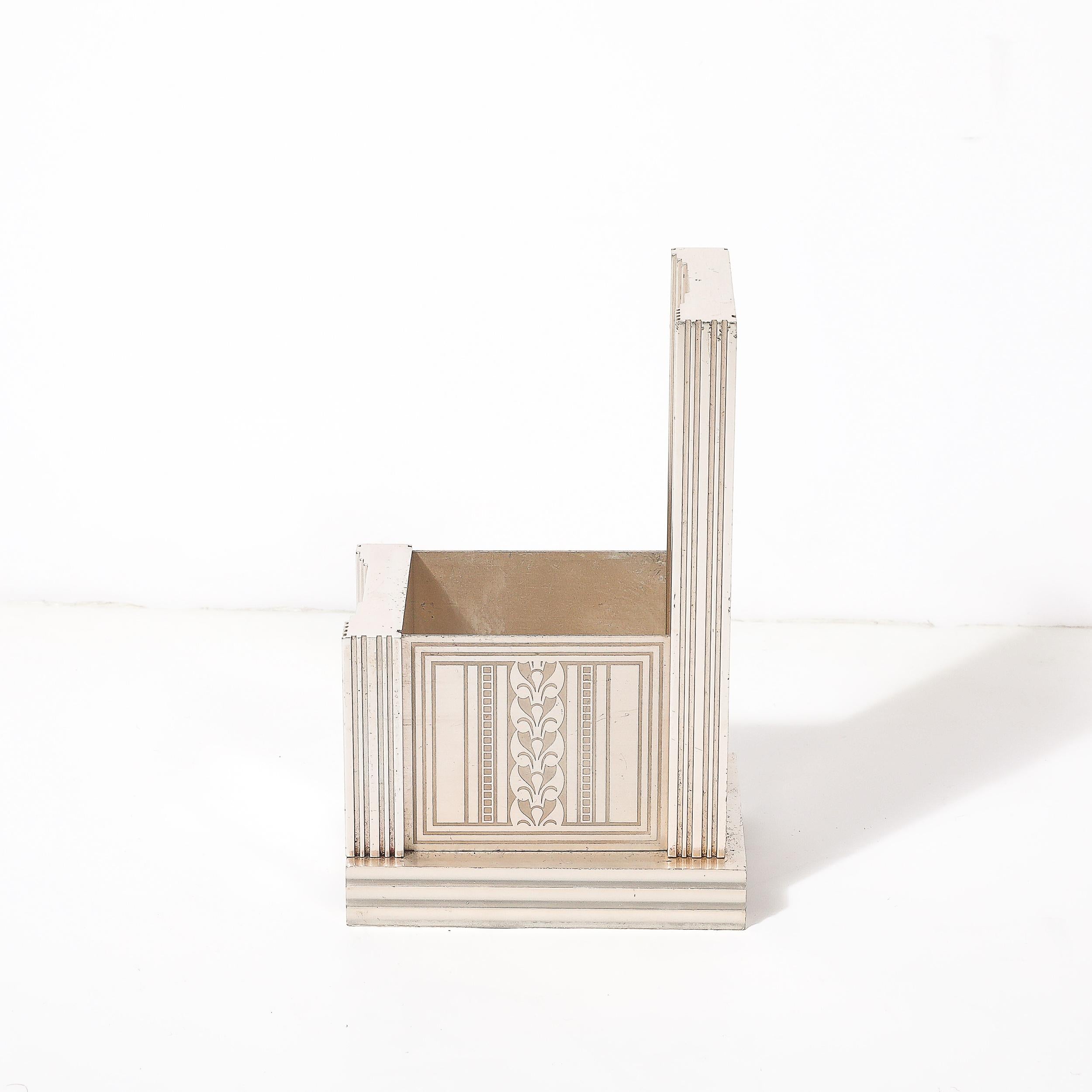 Americano Contenitore da scrivania in alluminio scanalato Art Deco Machine Age con motivi geometrici incisi in vendita