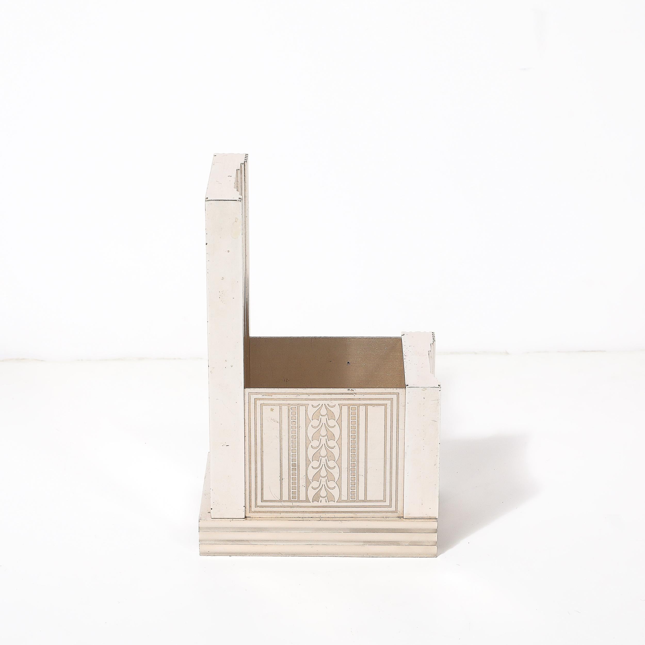 Contenitore da scrivania in alluminio scanalato Art Deco Machine Age con motivi geometrici incisi in vendita 2