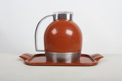 Art Déco / L'era delle macchine: set composto da caraffa sferica e vassoio di Henry Dreyfuss per Thermos