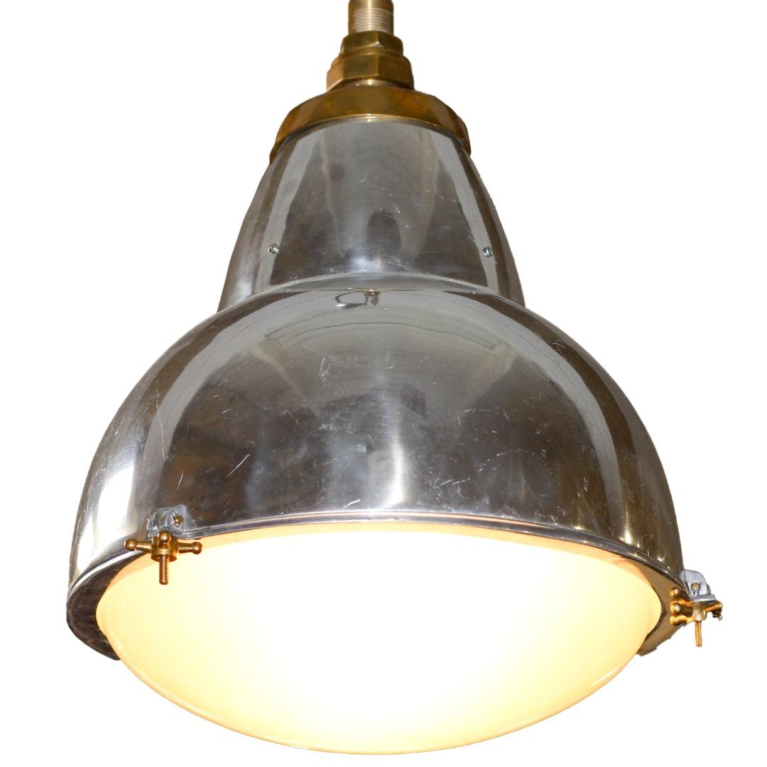 Colgantes Industriales Art Decó de la Edad de la Máquina en Aluminio Pulido y Latón Era de la máquina en venta