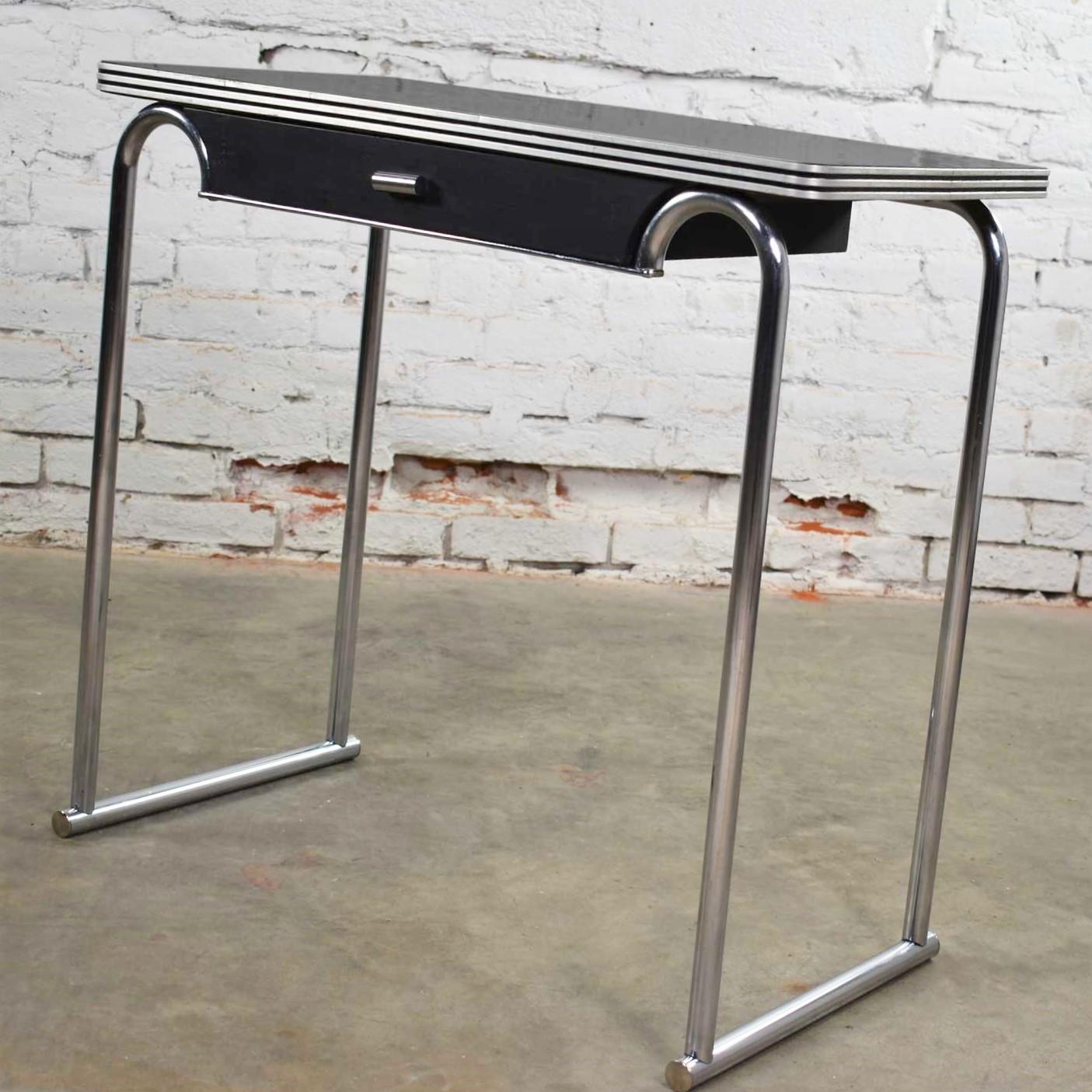 Fabulous Art Deco, Machine Age, Streamline Modern, Art Moderne, International style, Bauhaus console table in chrome, black painted wood and Bakelite (Catalin) or Cat-O-Lite top. This console table is attributed to Gilbert Rohde for Troy Sunshade.