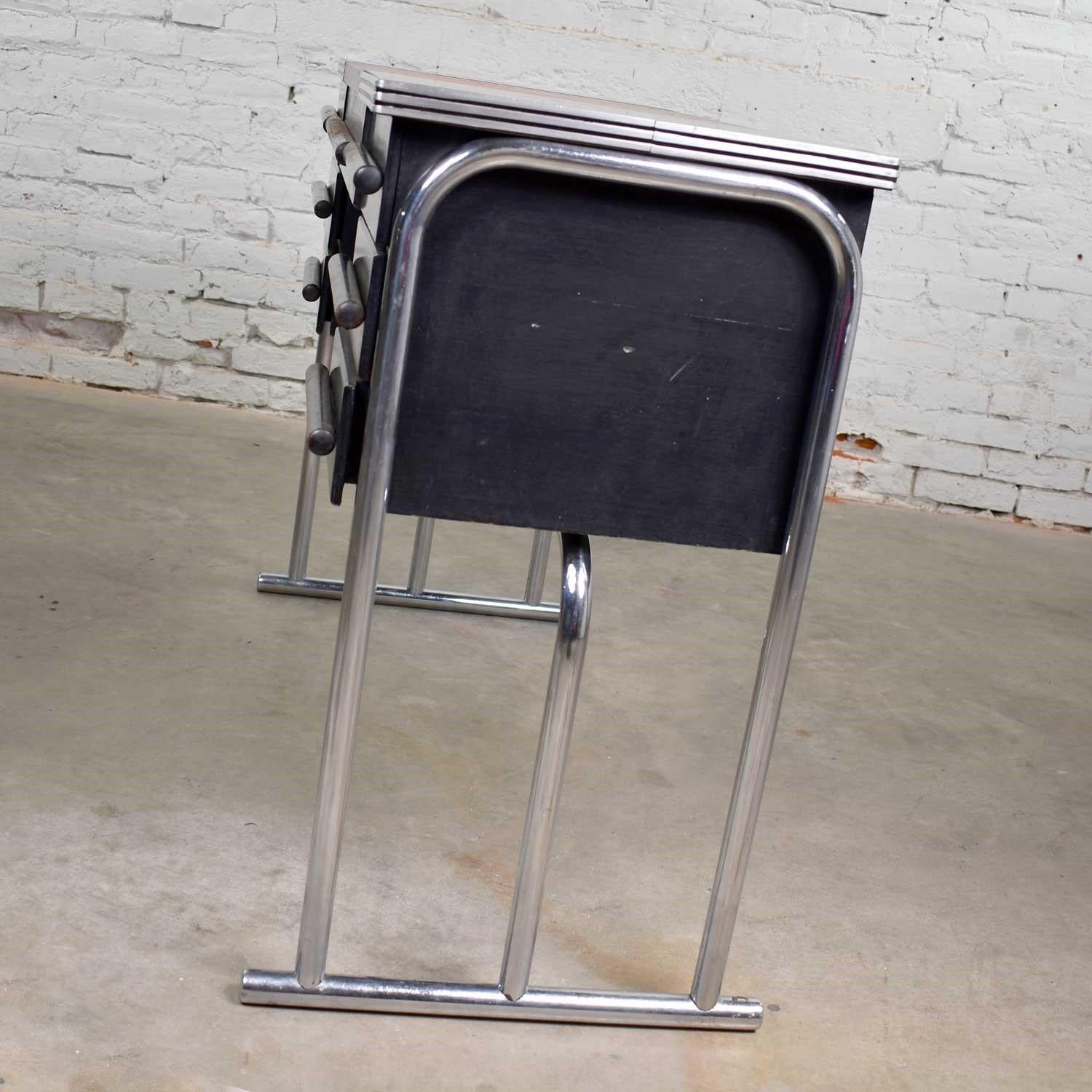 Aluminium Art Déco Machine Age Style International Bureau Chrome et Noir Attr Gilbert Rohde en vente