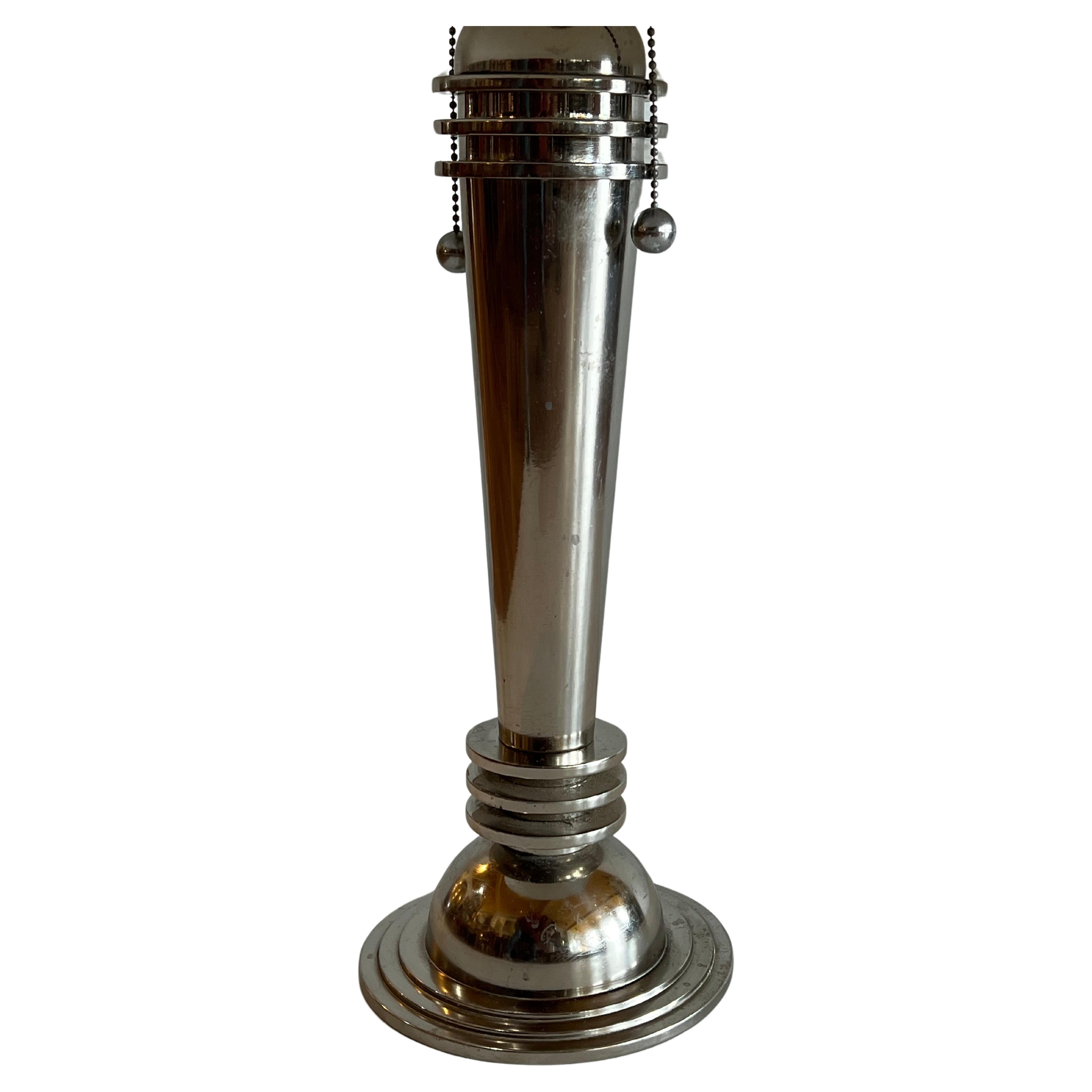 Art Deco Machine Age Majestic Nickel Plated Desk Table Lamp by Woka Lamps  In Good Condition For Sale In San Diego, CA
