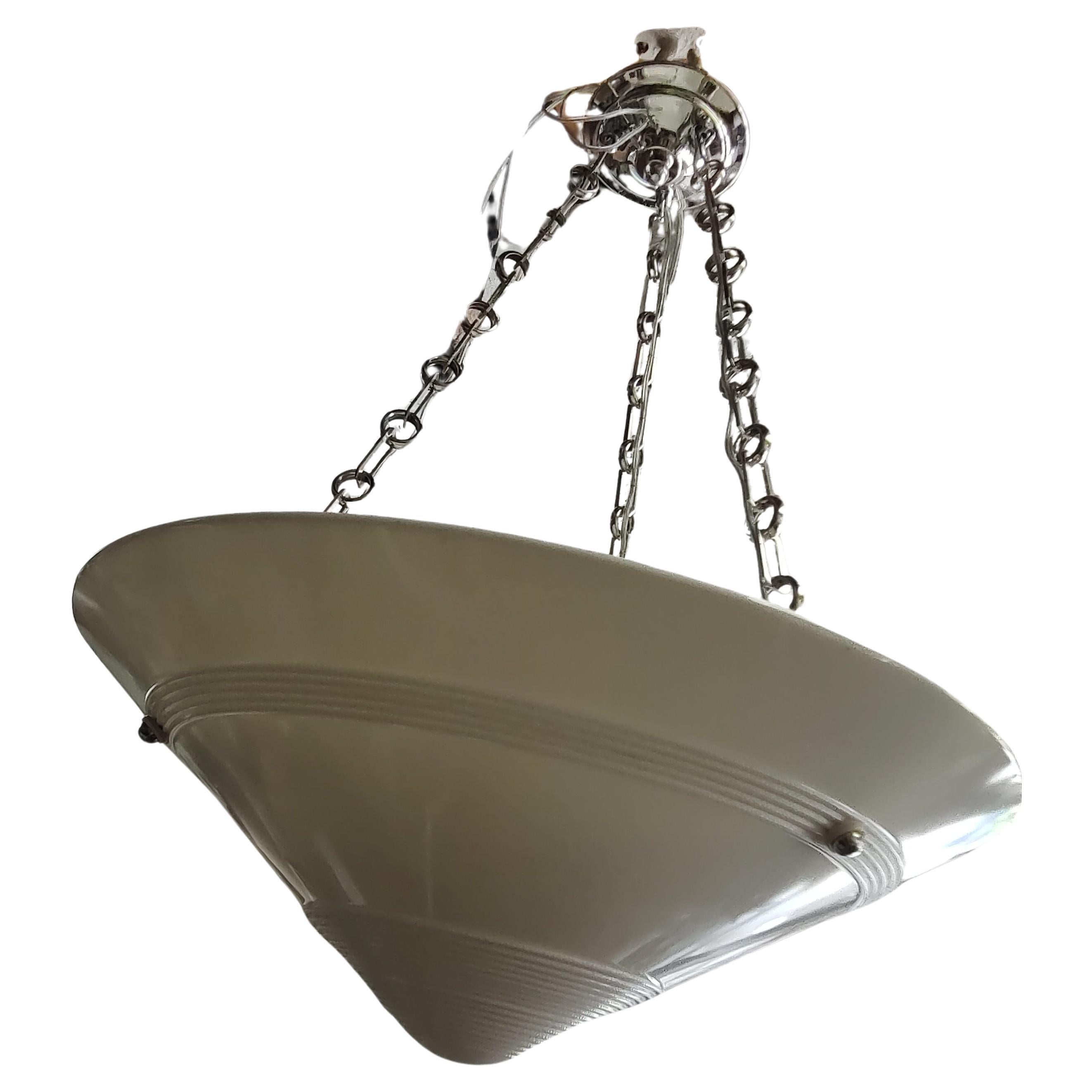 Milieu du XXe siècle Lampes suspendues Art Déco en verre au lait de l'Age Machine avec Nickel 3 Disponibles en vente