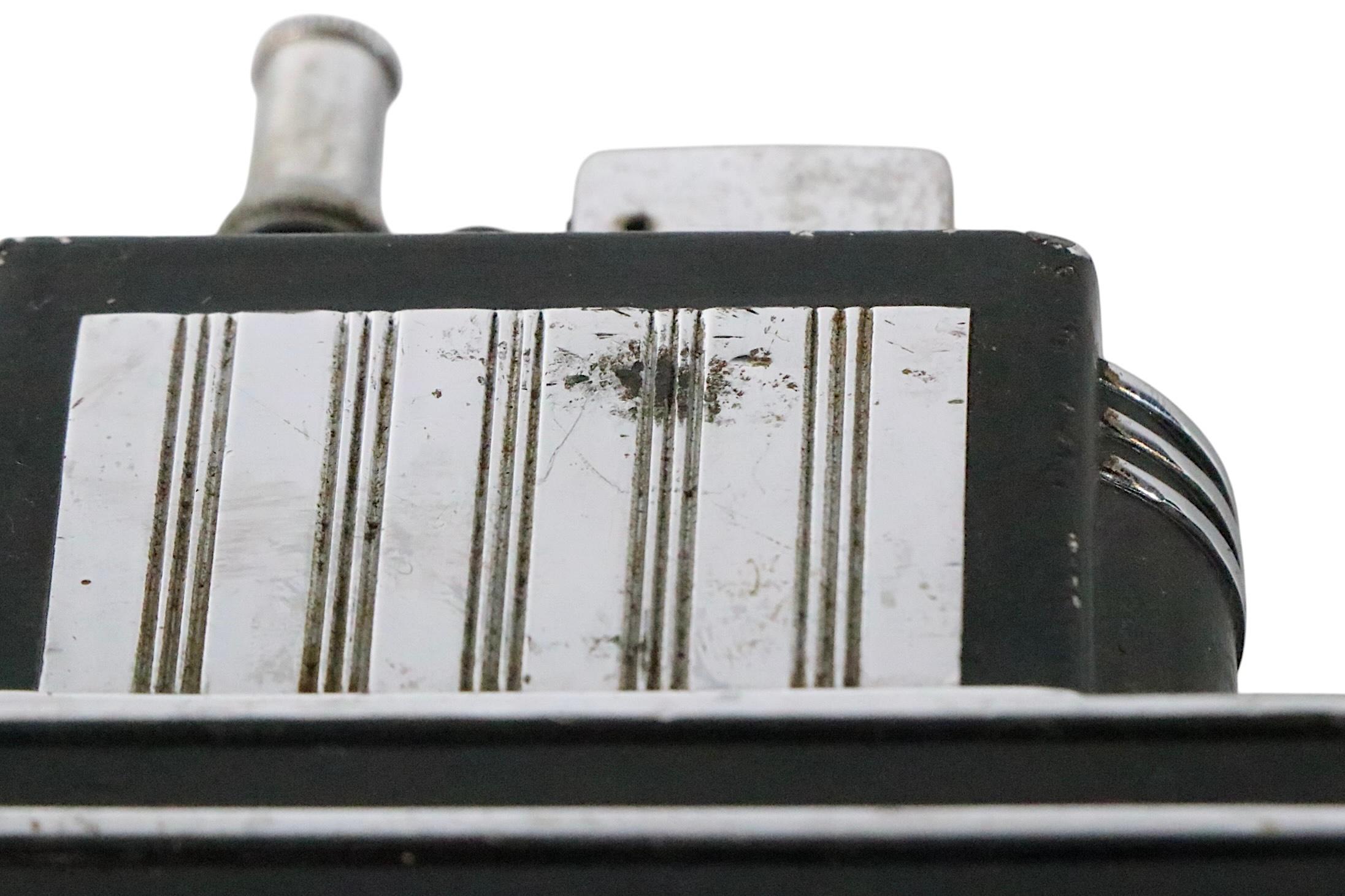 Art Deco Machine Age Ronson Deluxe Touch Tip Table Lighter c. 1930's In Good Condition For Sale In New York, NY