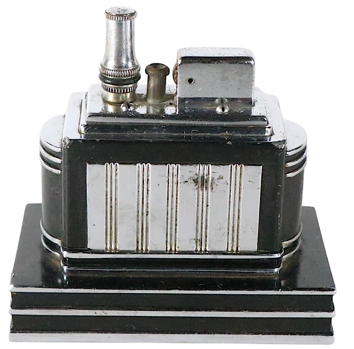 Art Deco Machine Age Ronson Deluxe Touch Tip Table Lighter c. 1930's For Sale 2